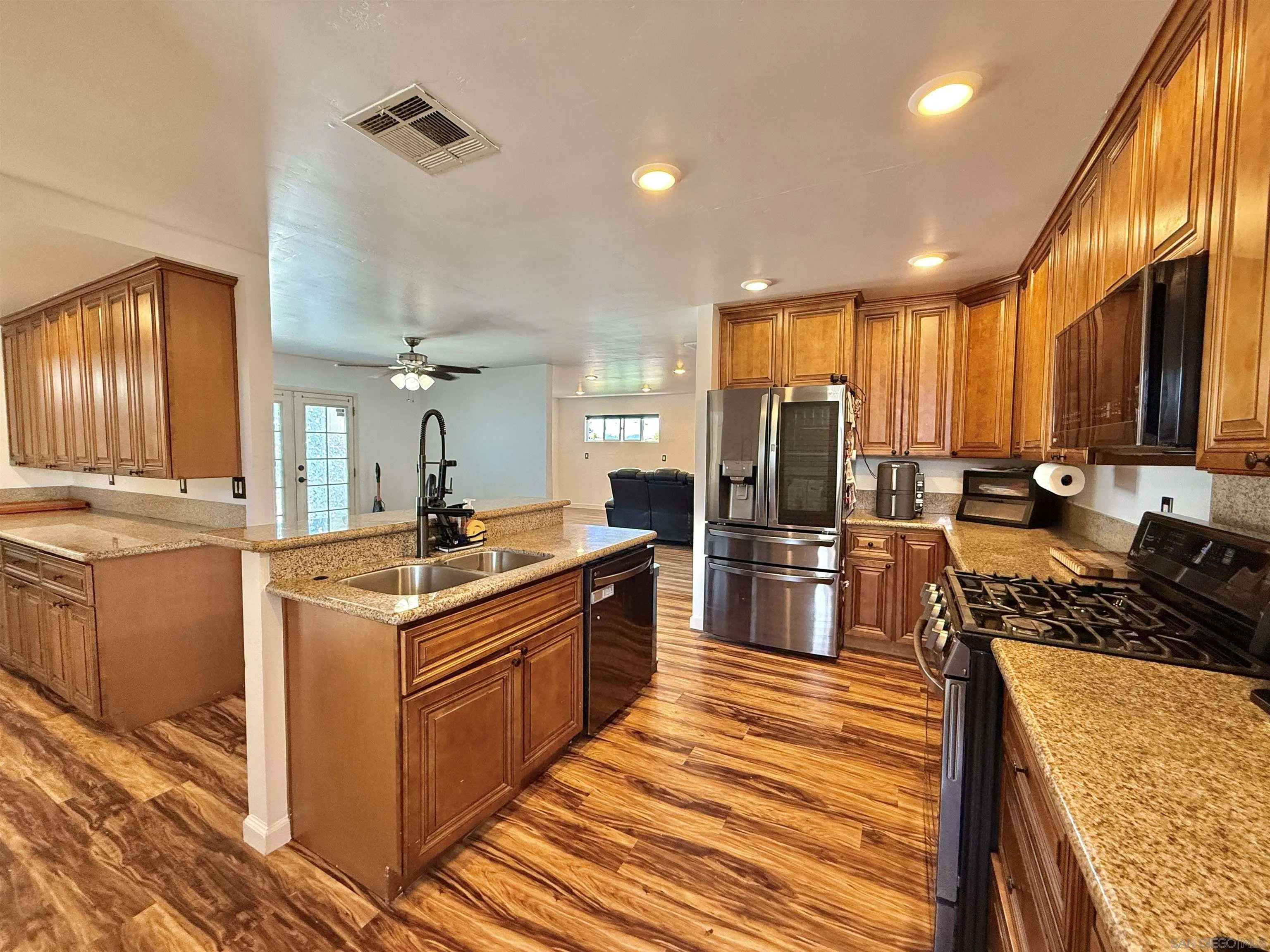 https://cdn.realtyfeed.com/cdn/127/250035094/07b9cebde3719a676ddb95fdd0dc20ca.webp