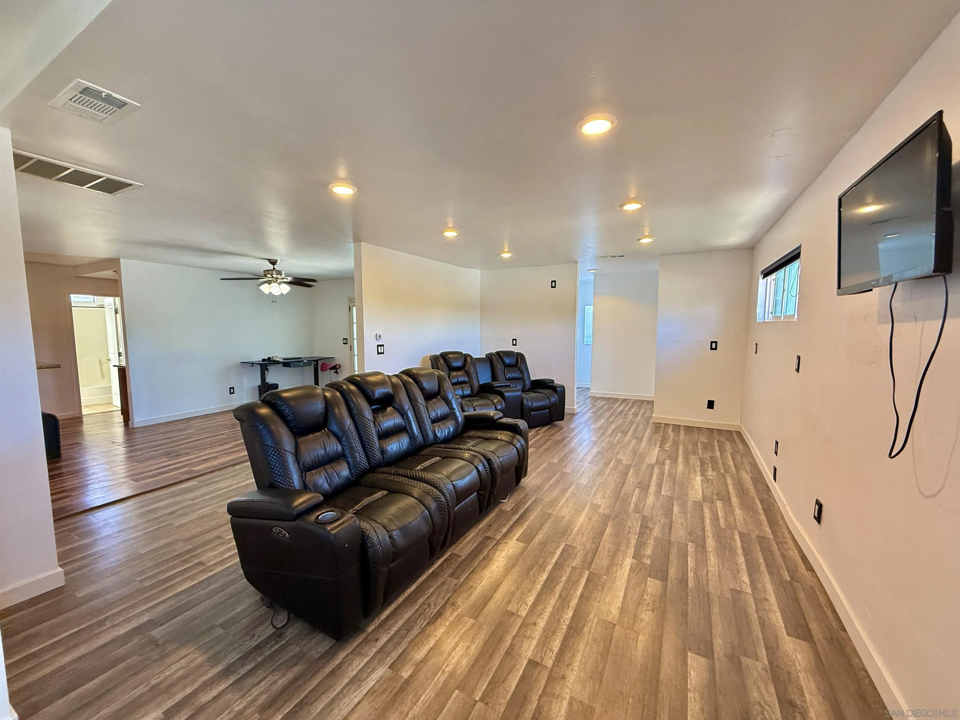 https://cdn.realtyfeed.com/cdn/127/250035094/783715b342d647581fb81ac68d36c2e0.webp