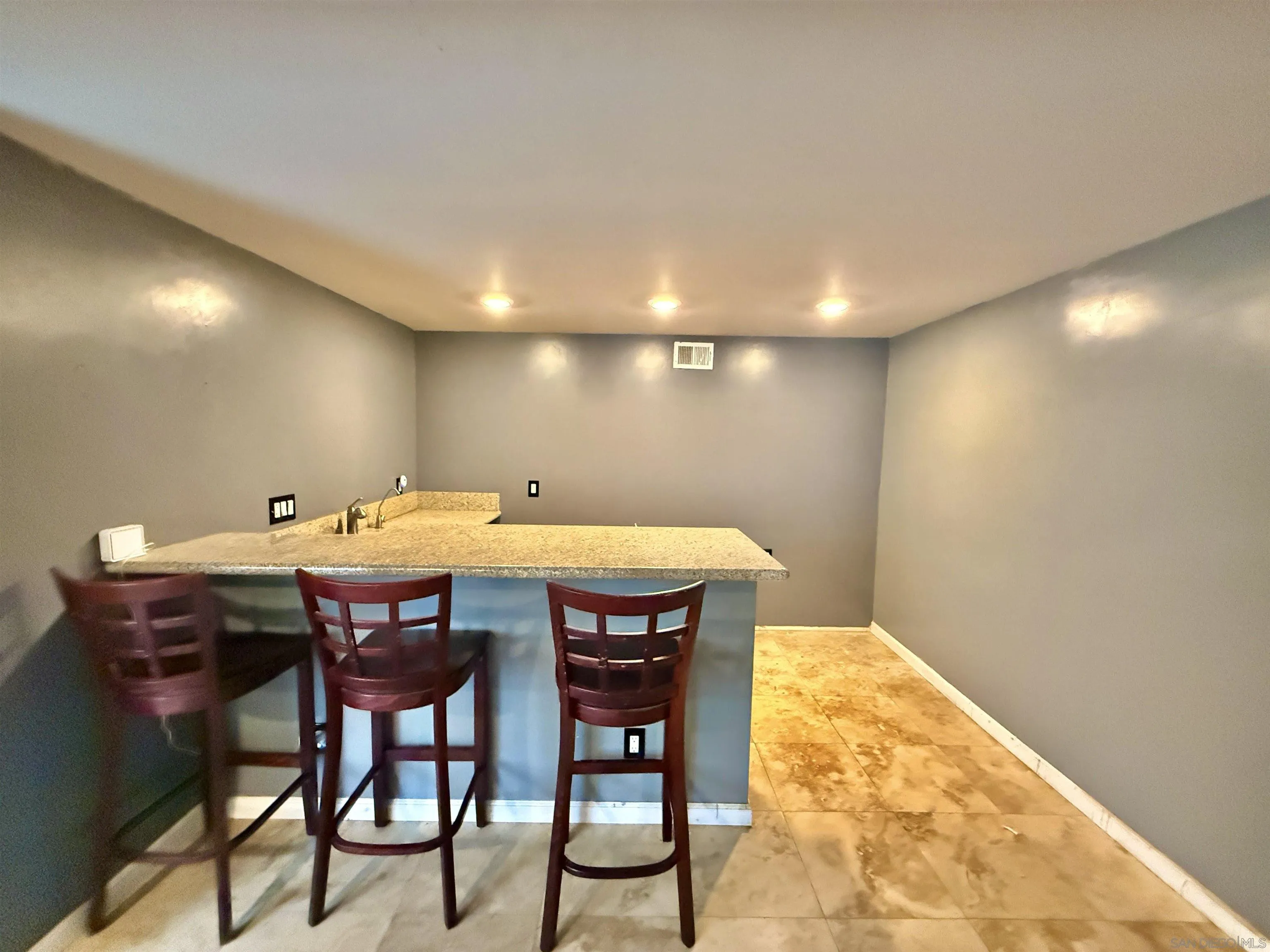 https://cdn.realtyfeed.com/cdn/127/250035094/a65682b9cb8b015eceee60b64527767e.webp