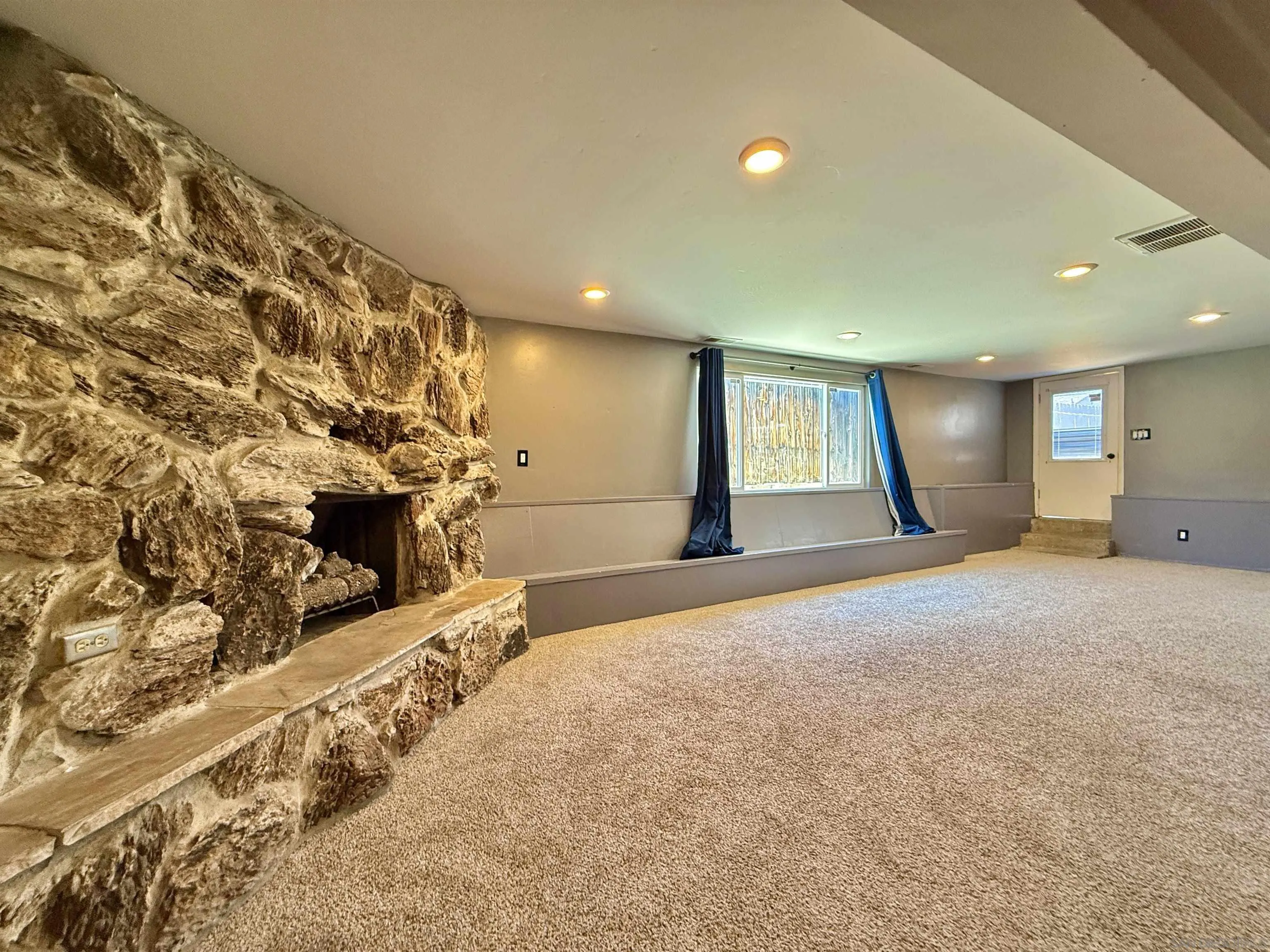 https://cdn.realtyfeed.com/cdn/127/250035094/dcb8512572fe532f2469eebf349d1035.webp