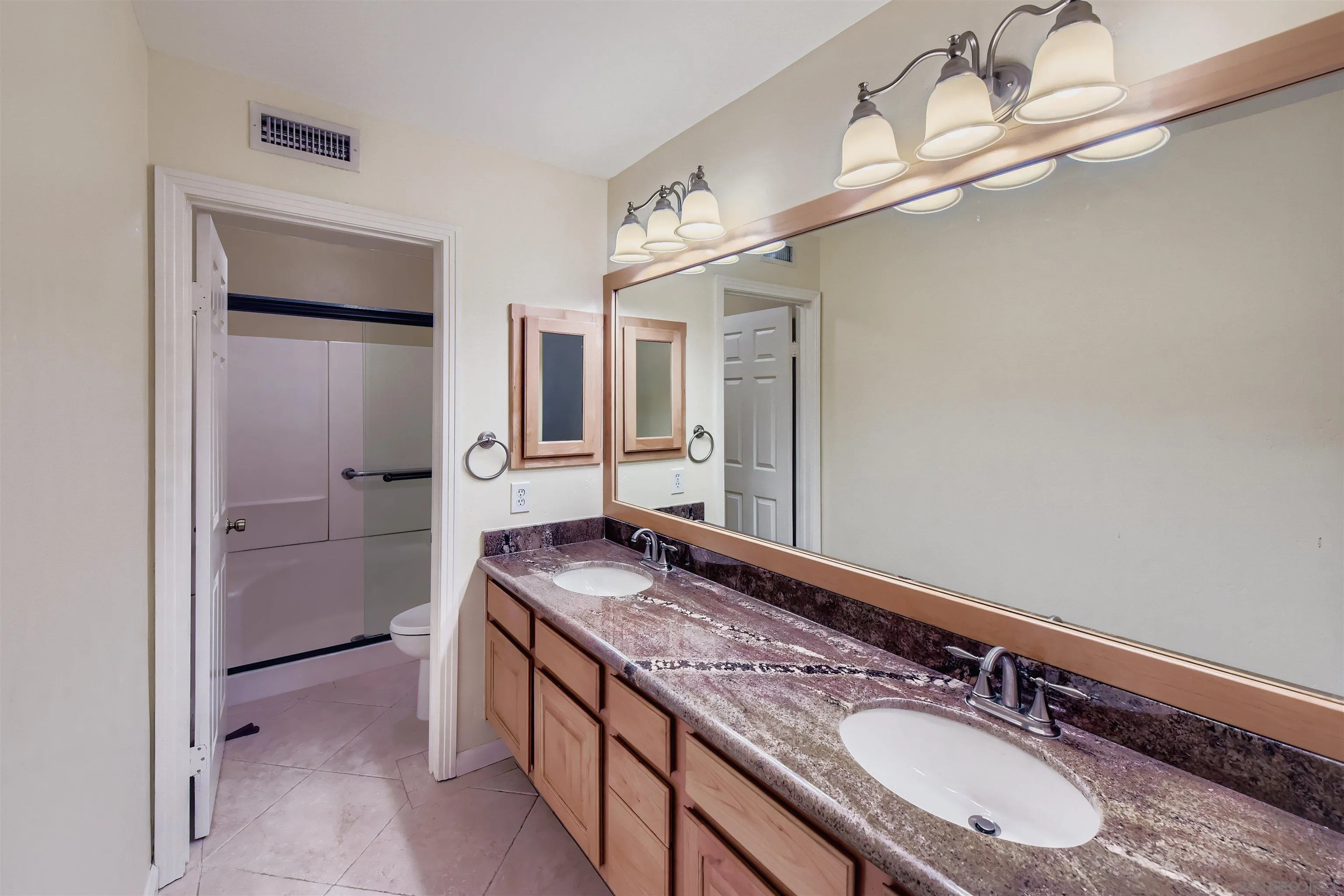Photo #11: 250035098 Listing: Photo #11