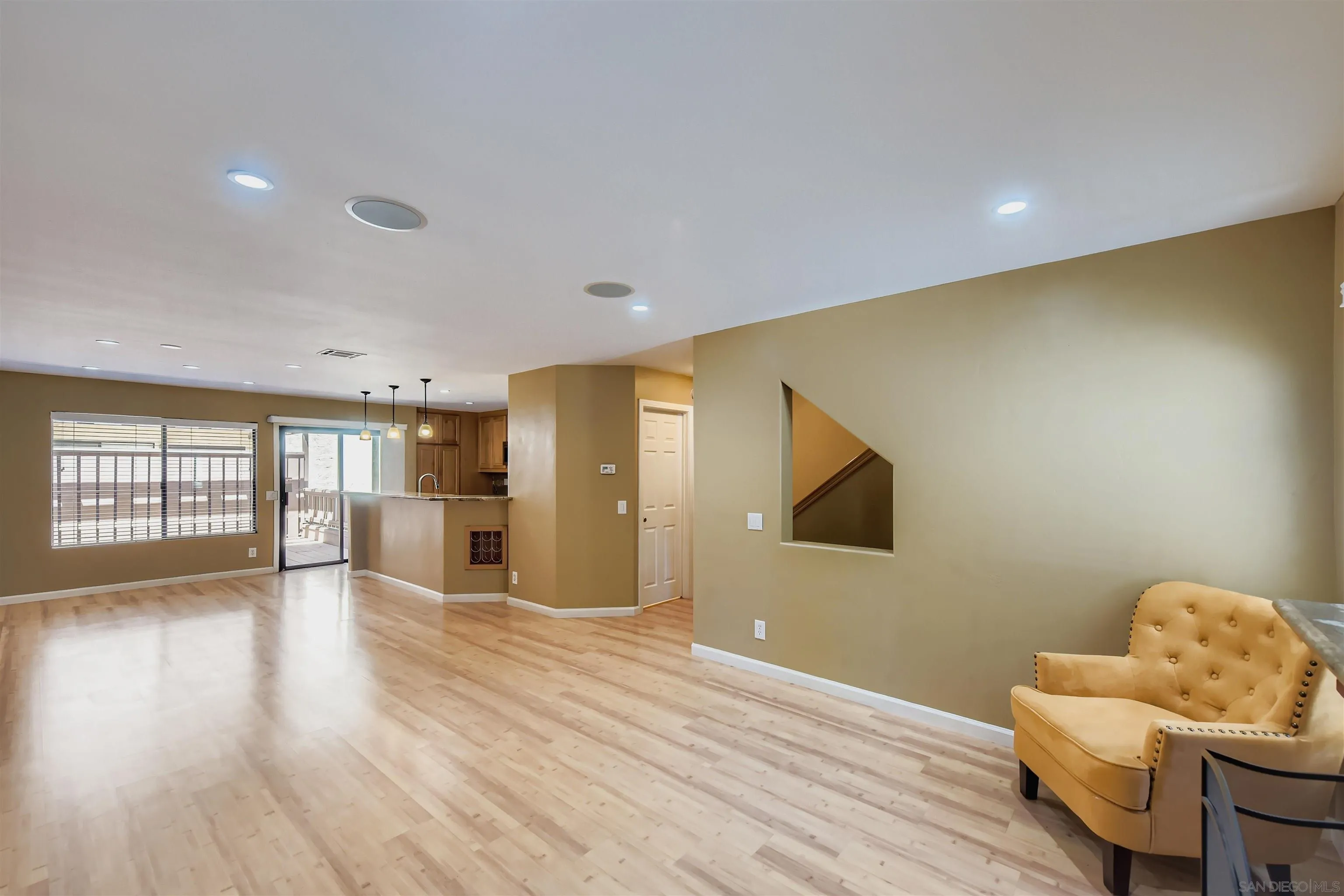 Photo #6: 250035098 Listing 