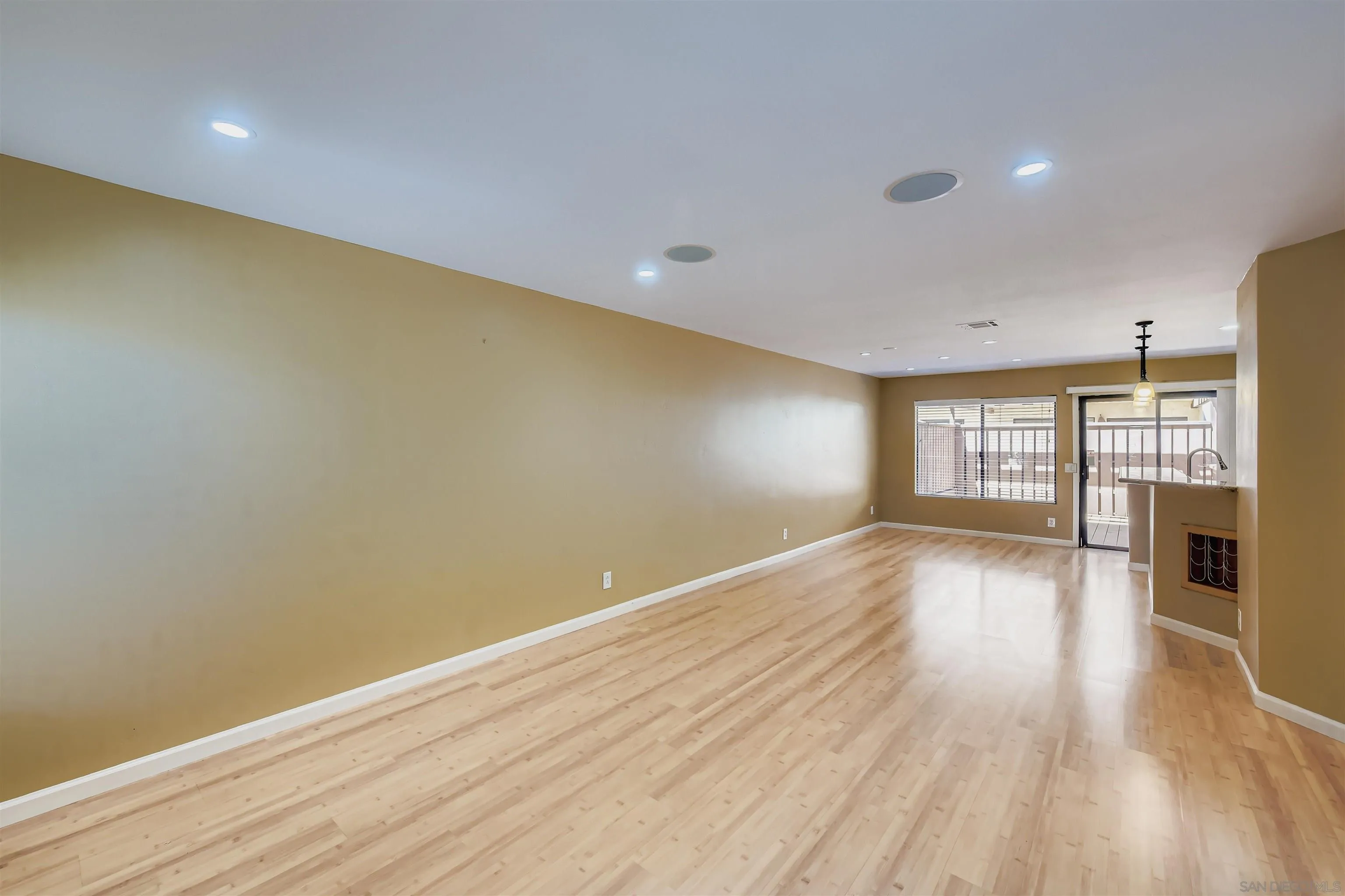 Photo #5: 250035098 Listing 