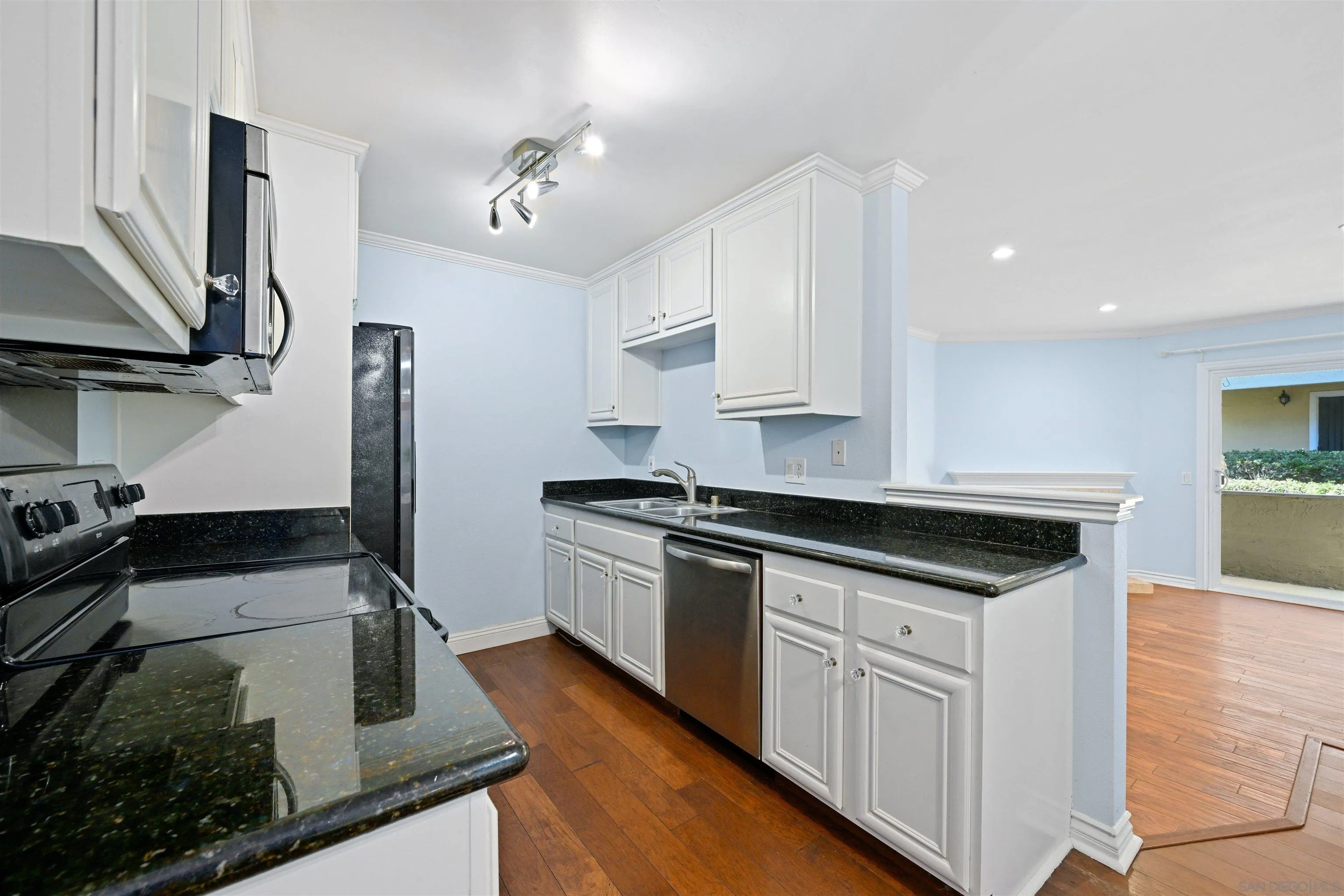 Photo #8: 250035103 Listing: Photo #8
