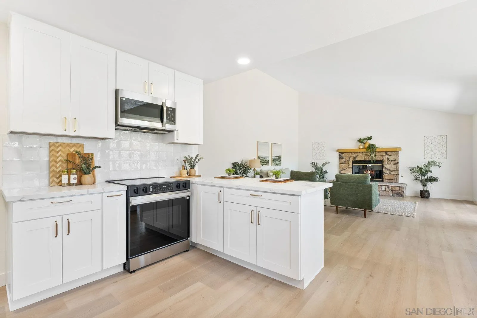 https://cdn.realtyfeed.com/cdn/127/250035107/0c4127e2d3c5e076c281cc618255327d.webp