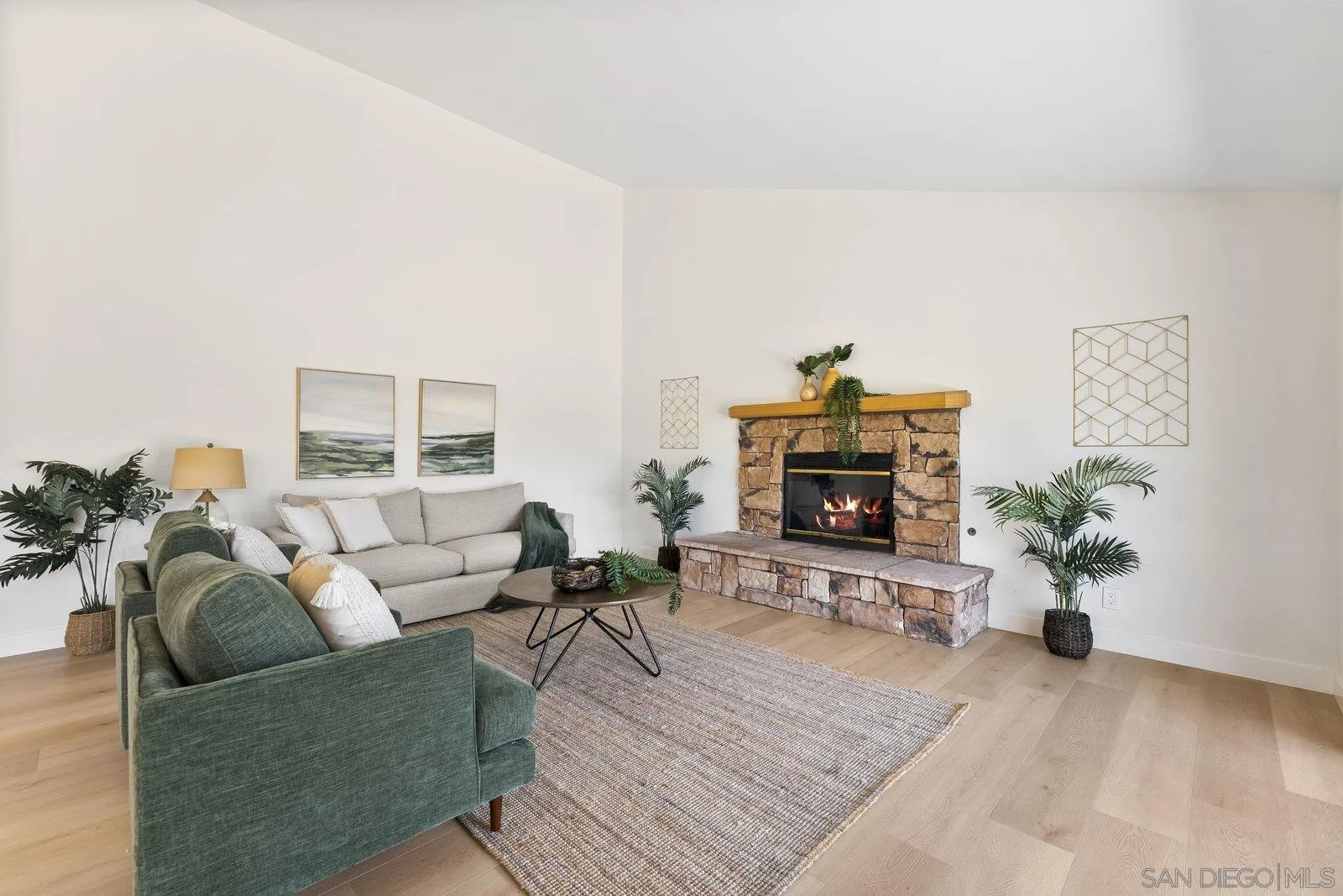 https://cdn.realtyfeed.com/cdn/127/250035107/1f0a8894919bda11344f9049e6d95020.webp