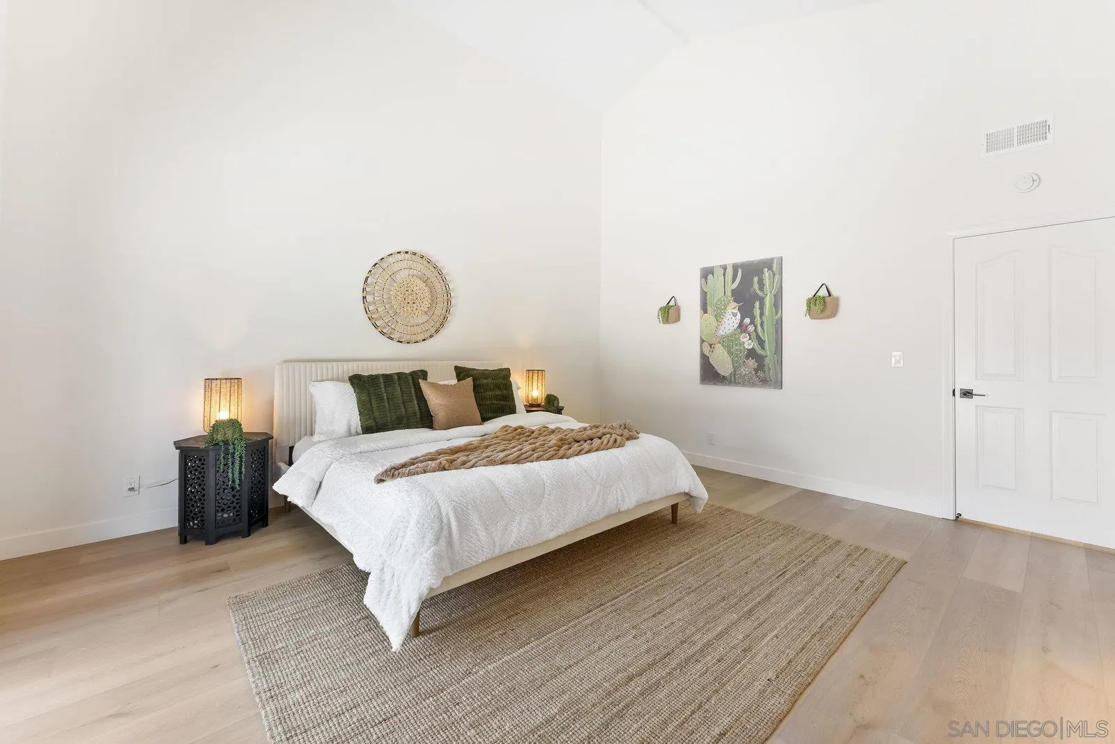 https://cdn.realtyfeed.com/cdn/127/250035107/2698cfc2ce2d68f9d8d9821eab26293d.webp