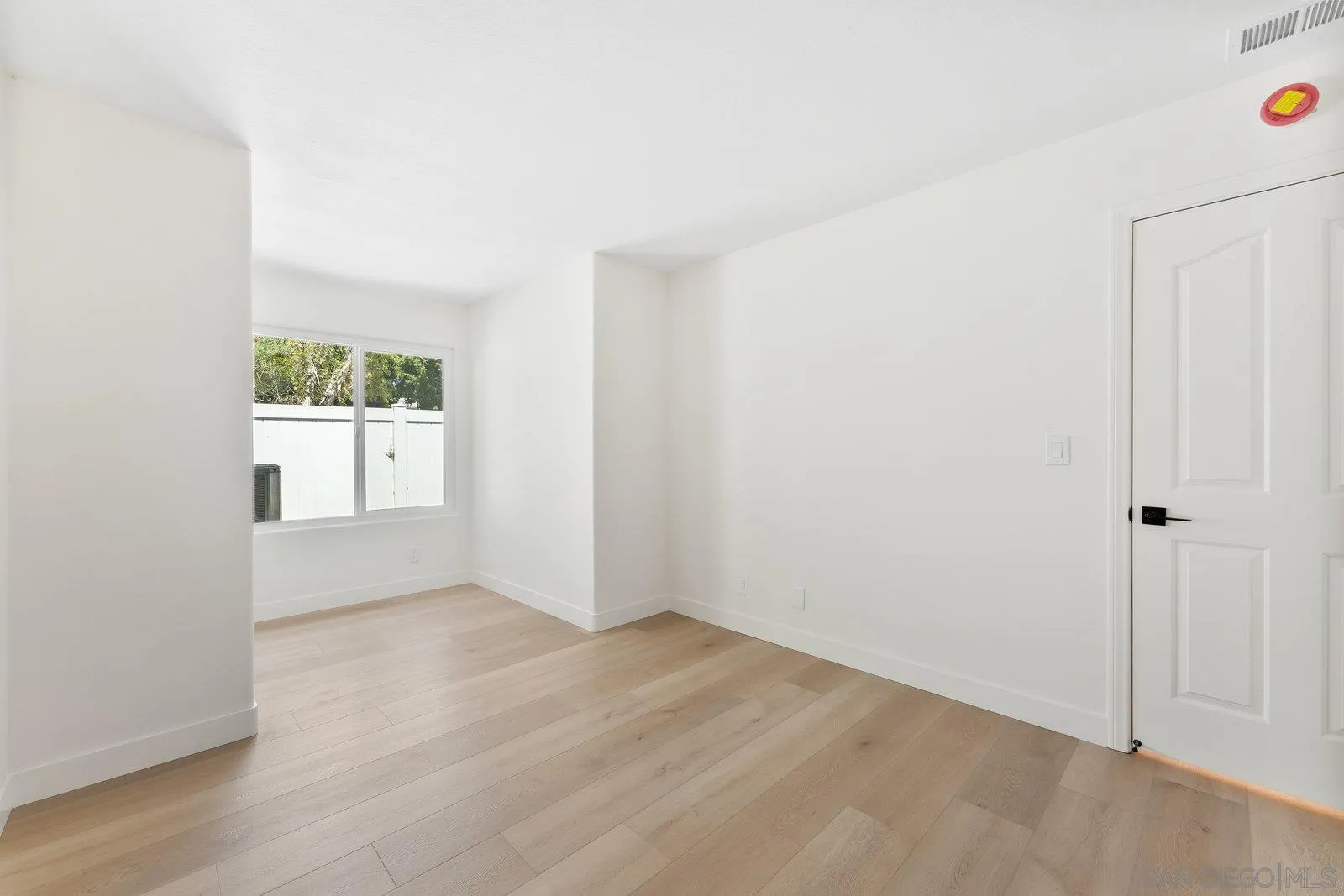 https://cdn.realtyfeed.com/cdn/127/250035107/2b7b75da5ea3588ef405dbce04c98b8c.webp
