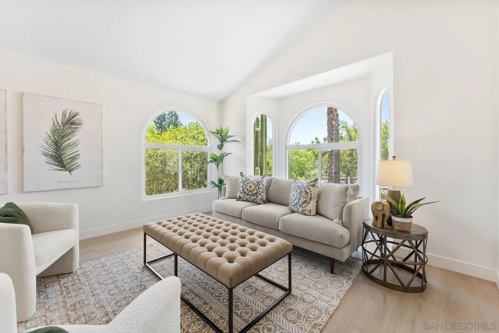 https://cdn.realtyfeed.com/cdn/127/250035107/38a393722bddf4ec66615aeb87c9fd39.webp