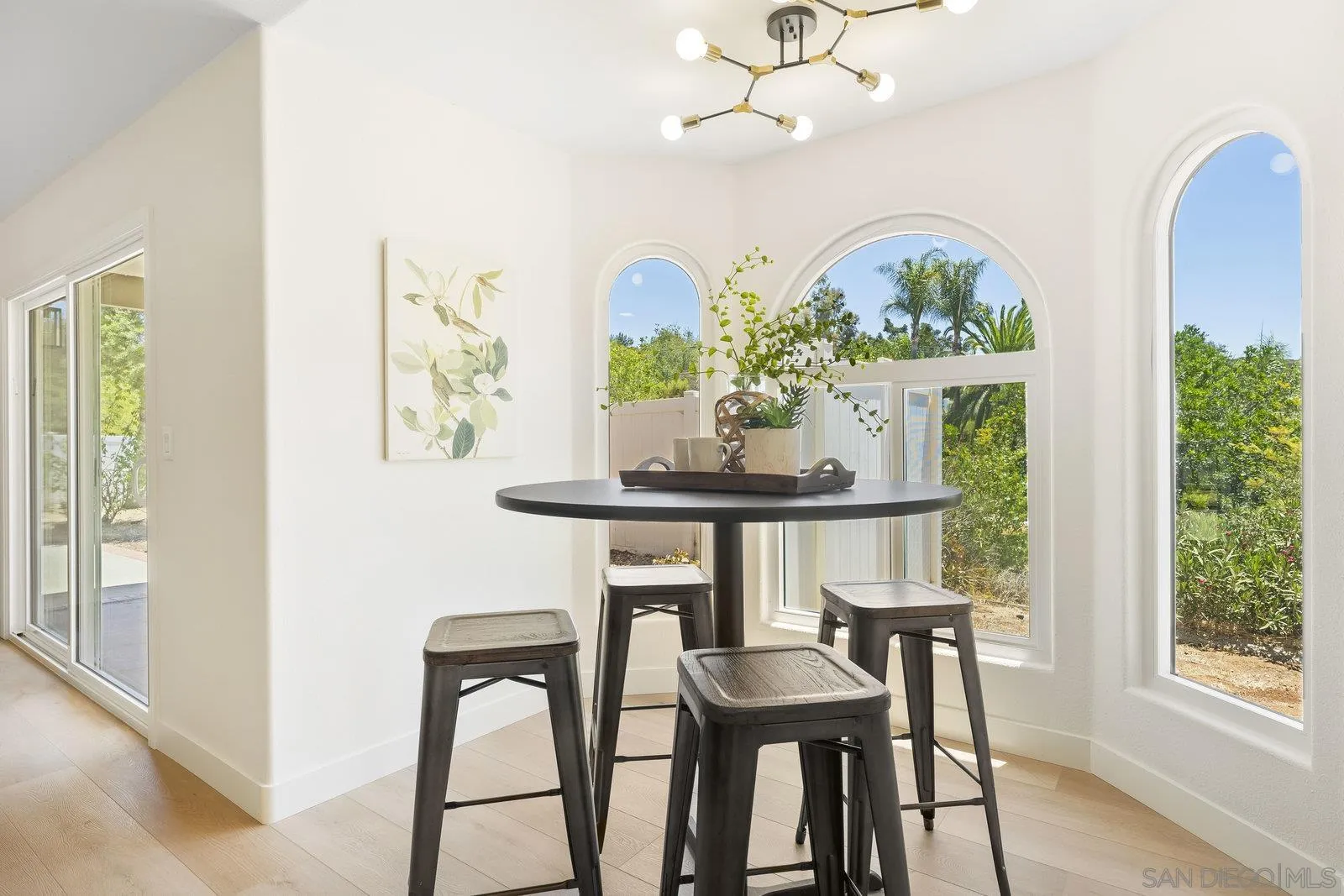 https://cdn.realtyfeed.com/cdn/127/250035107/3ad494f1a1f9bde499b13905016057ef.webp