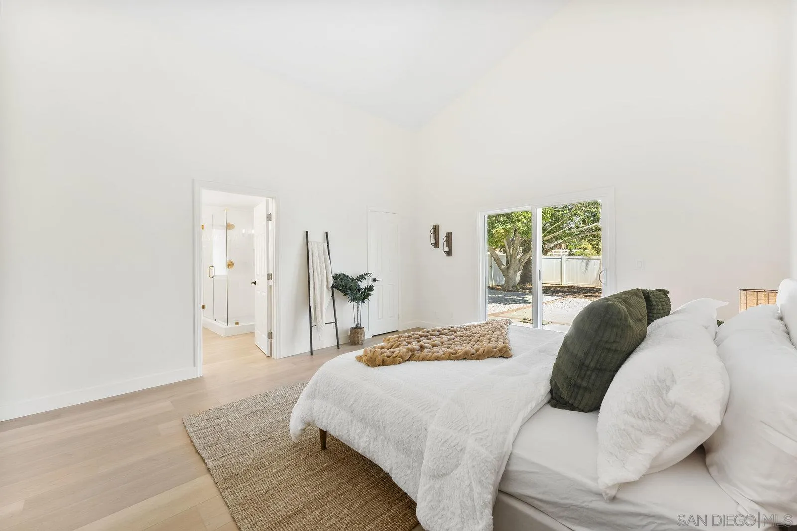 https://cdn.realtyfeed.com/cdn/127/250035107/43321c5cced44c2a405b85ba570be18a.webp