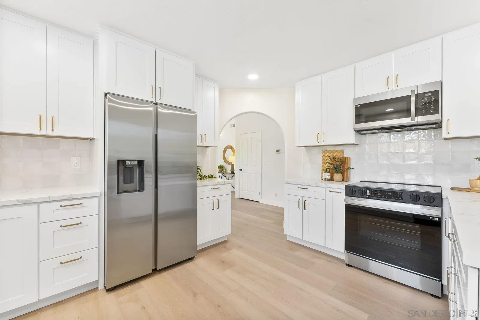 https://cdn.realtyfeed.com/cdn/127/250035107/4bc8ec40f79c967d59a560ff21cb327b.webp