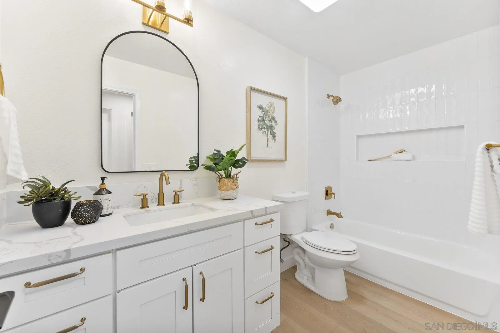 https://cdn.realtyfeed.com/cdn/127/250035107/9f67fbe6124523c45a501547e42c404c.webp