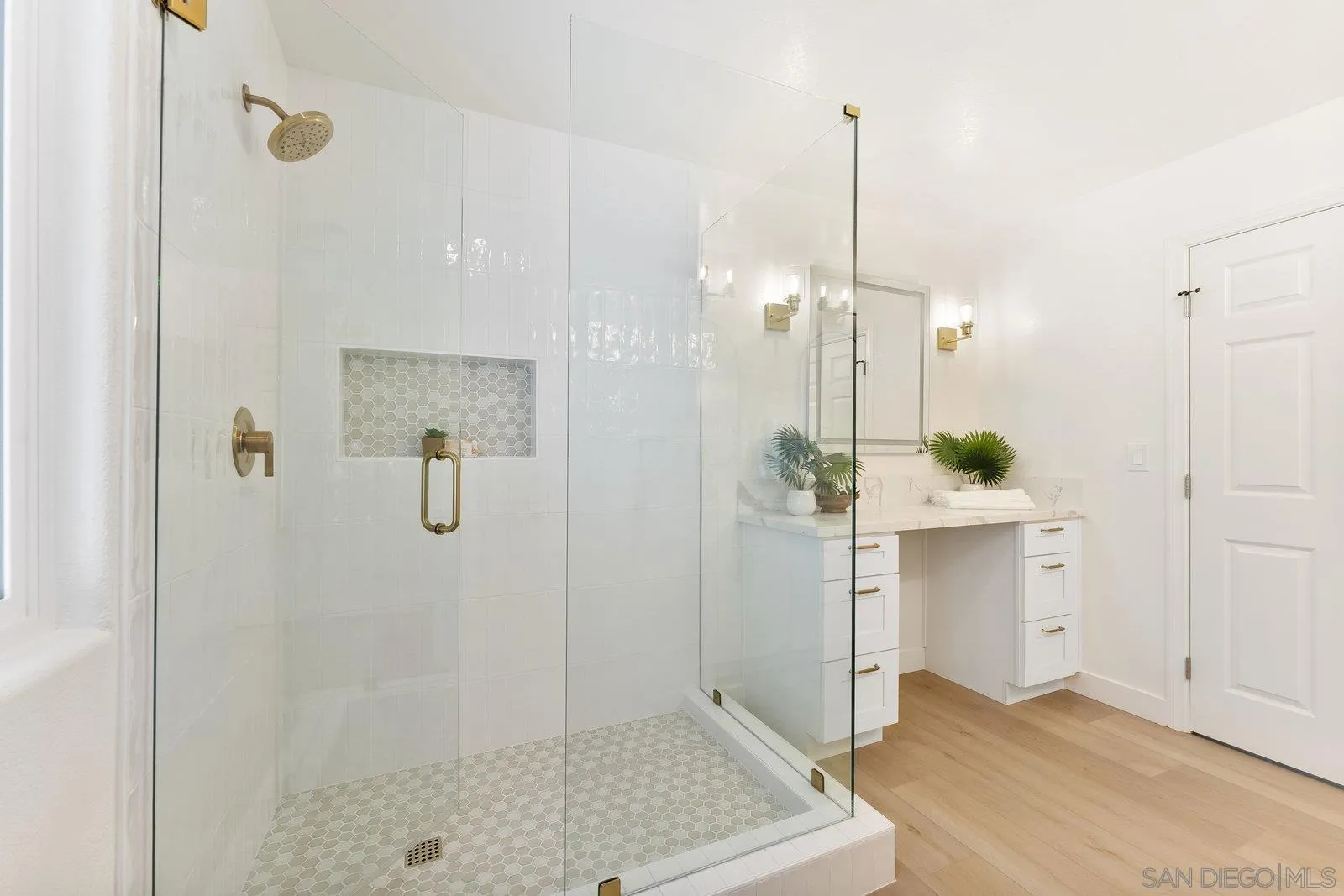 https://cdn.realtyfeed.com/cdn/127/250035107/e439145e6f2fca09351b24df5a2a77e0.webp