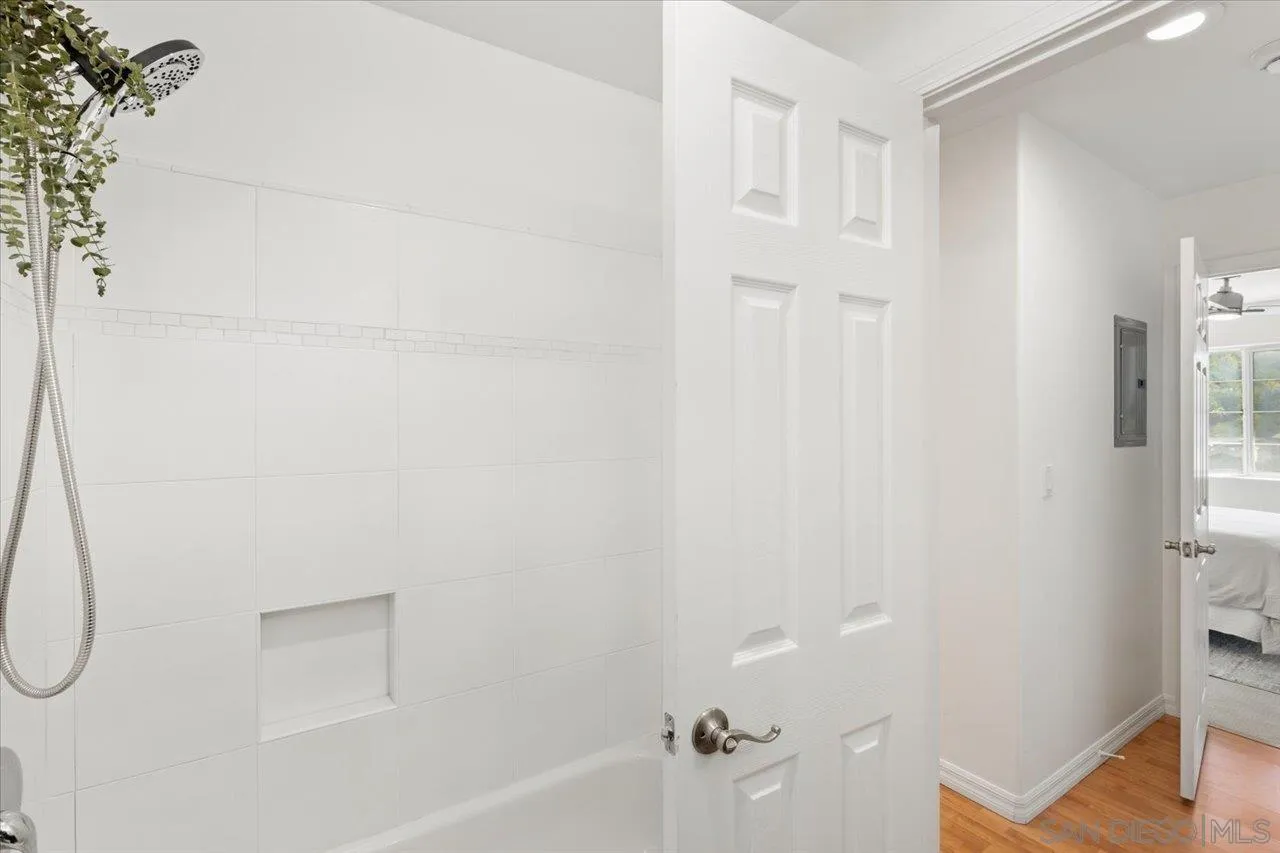 Photo #17: 250035109 Listing: Photo #17
