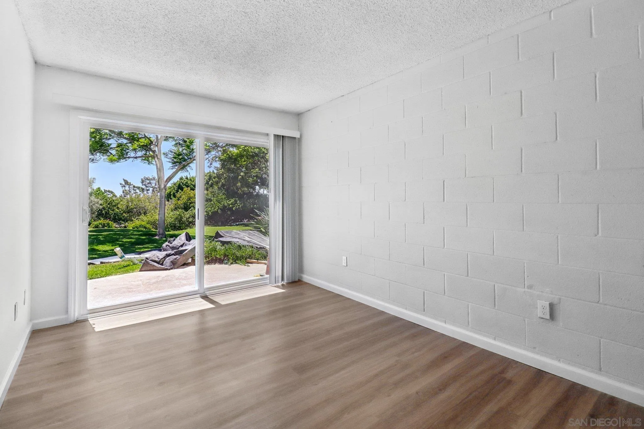 https://cdn.realtyfeed.com/cdn/127/250035112/019a7374990533efe7a6b6989f6999f0.webp