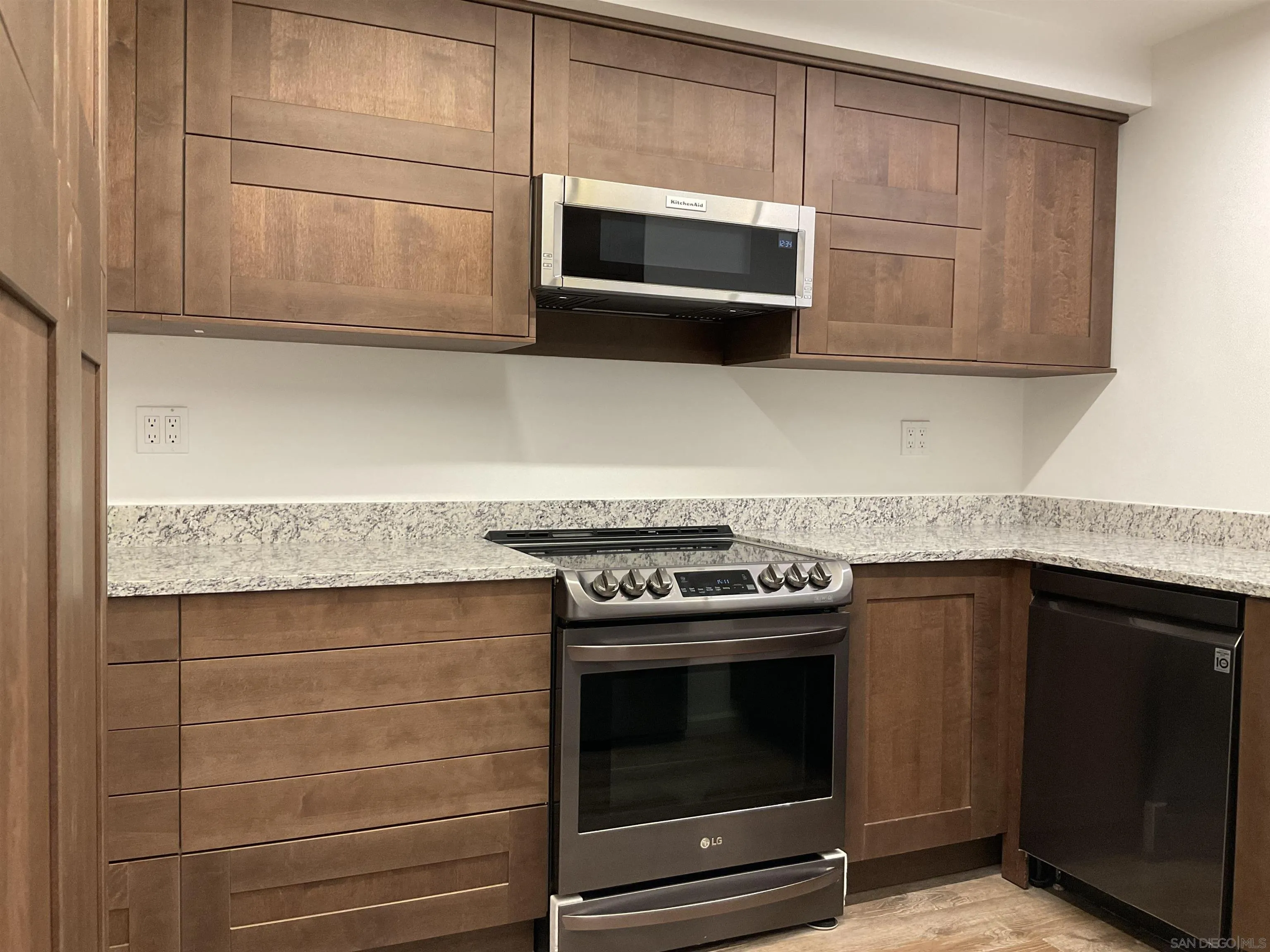Photo #2: 250035119 Listing 