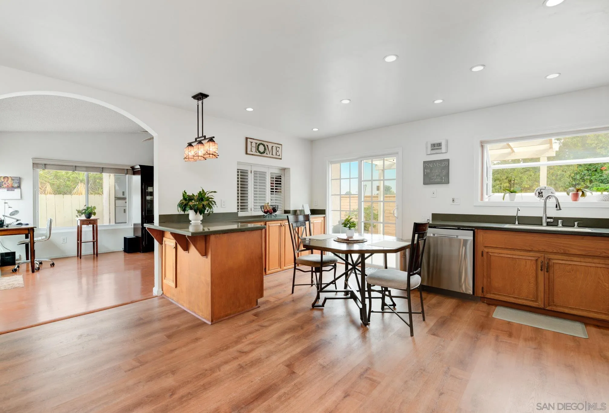 https://cdn.realtyfeed.com/cdn/127/250035123/71c57bb6d56d4d24d1d9def78c5857ad.webp