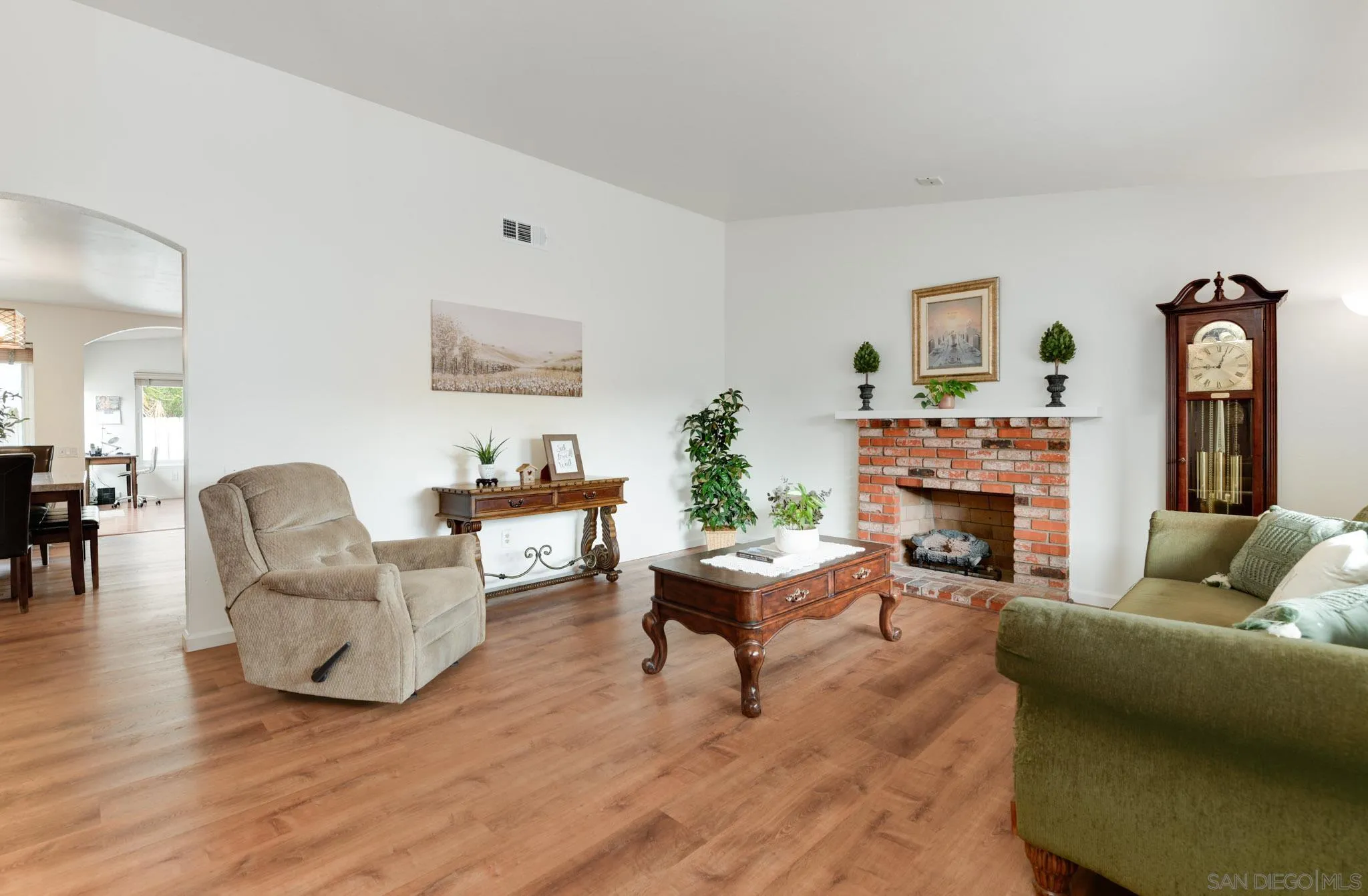 https://cdn.realtyfeed.com/cdn/127/250035123/74757b3776921b7b8712ca9190695948.webp