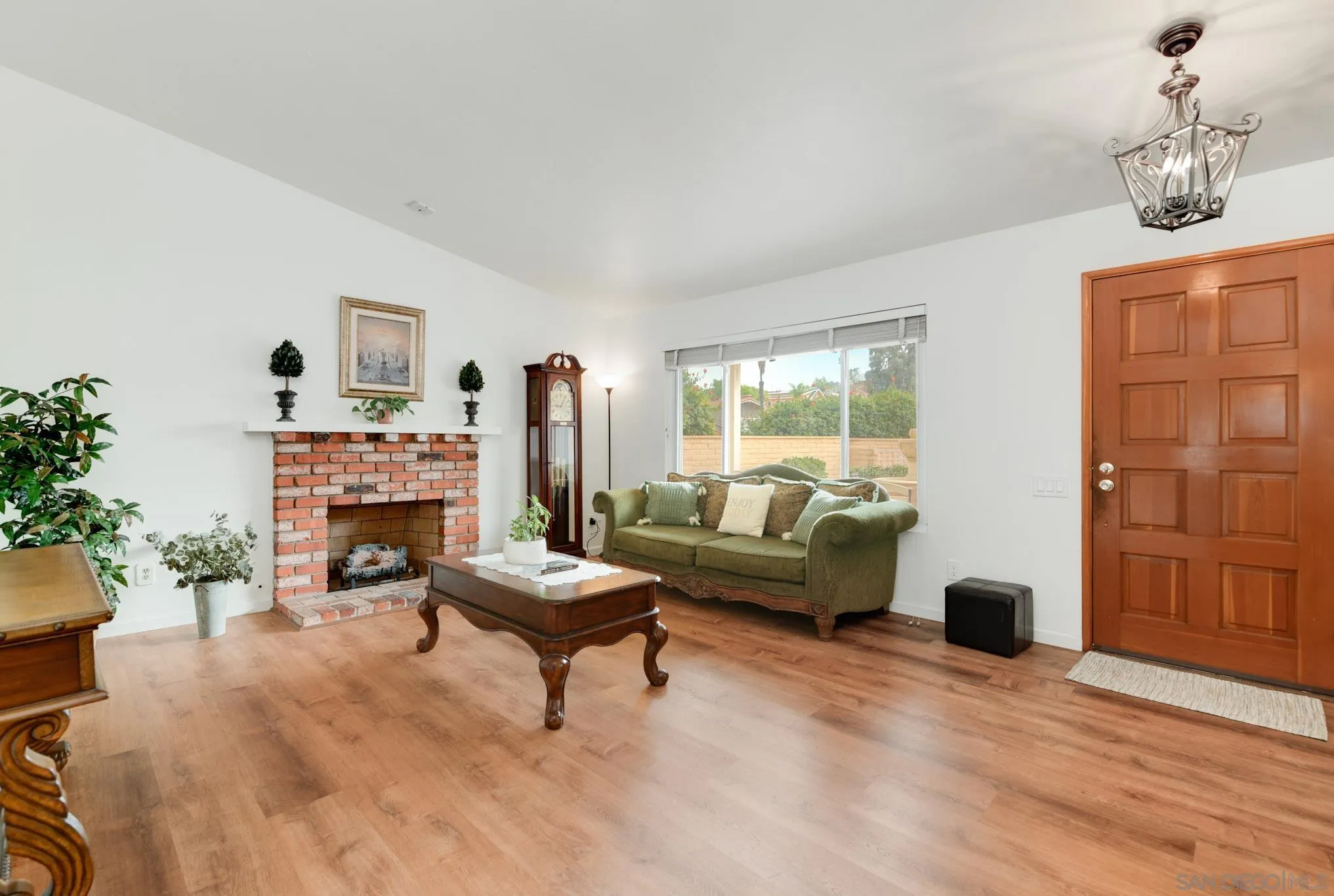 https://cdn.realtyfeed.com/cdn/127/250035123/fdaeaf3f524bb6337d8629c86f53238e.webp