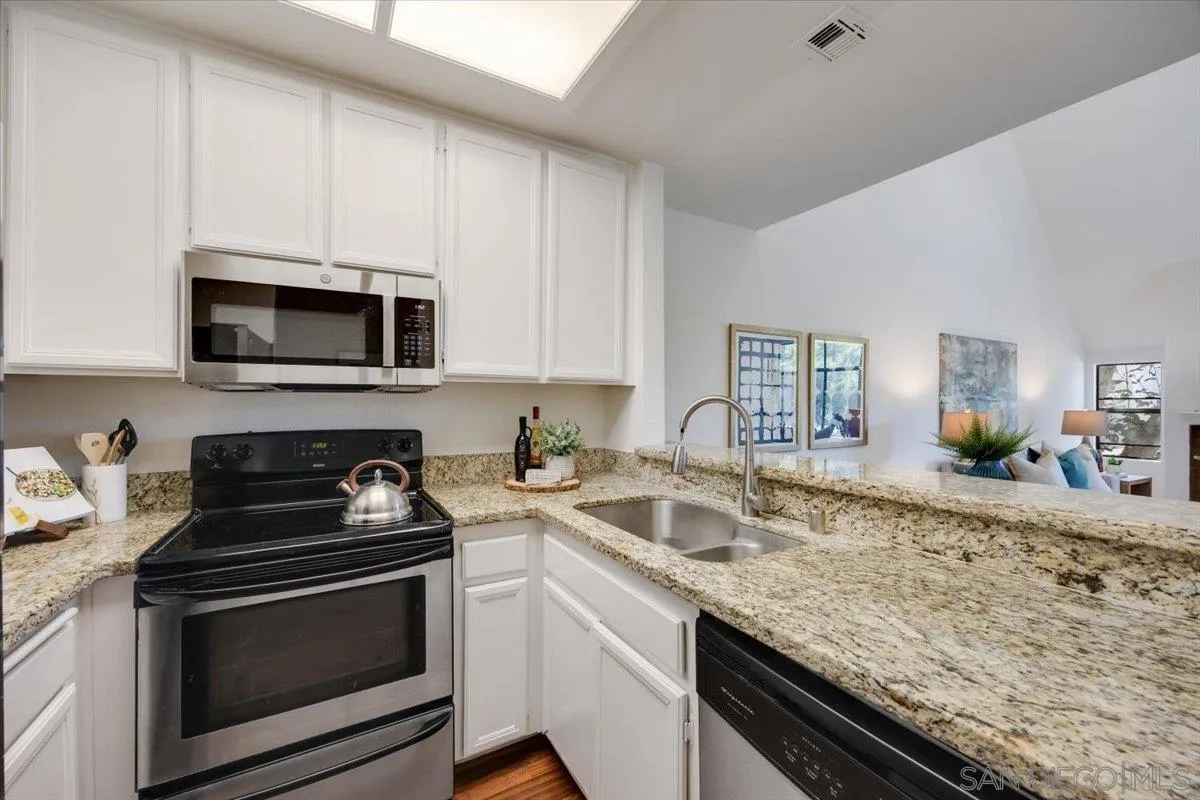 https://cdn.realtyfeed.com/cdn/127/250035135/0a29f32b2c935e03c37f8a3c538d1536.webp