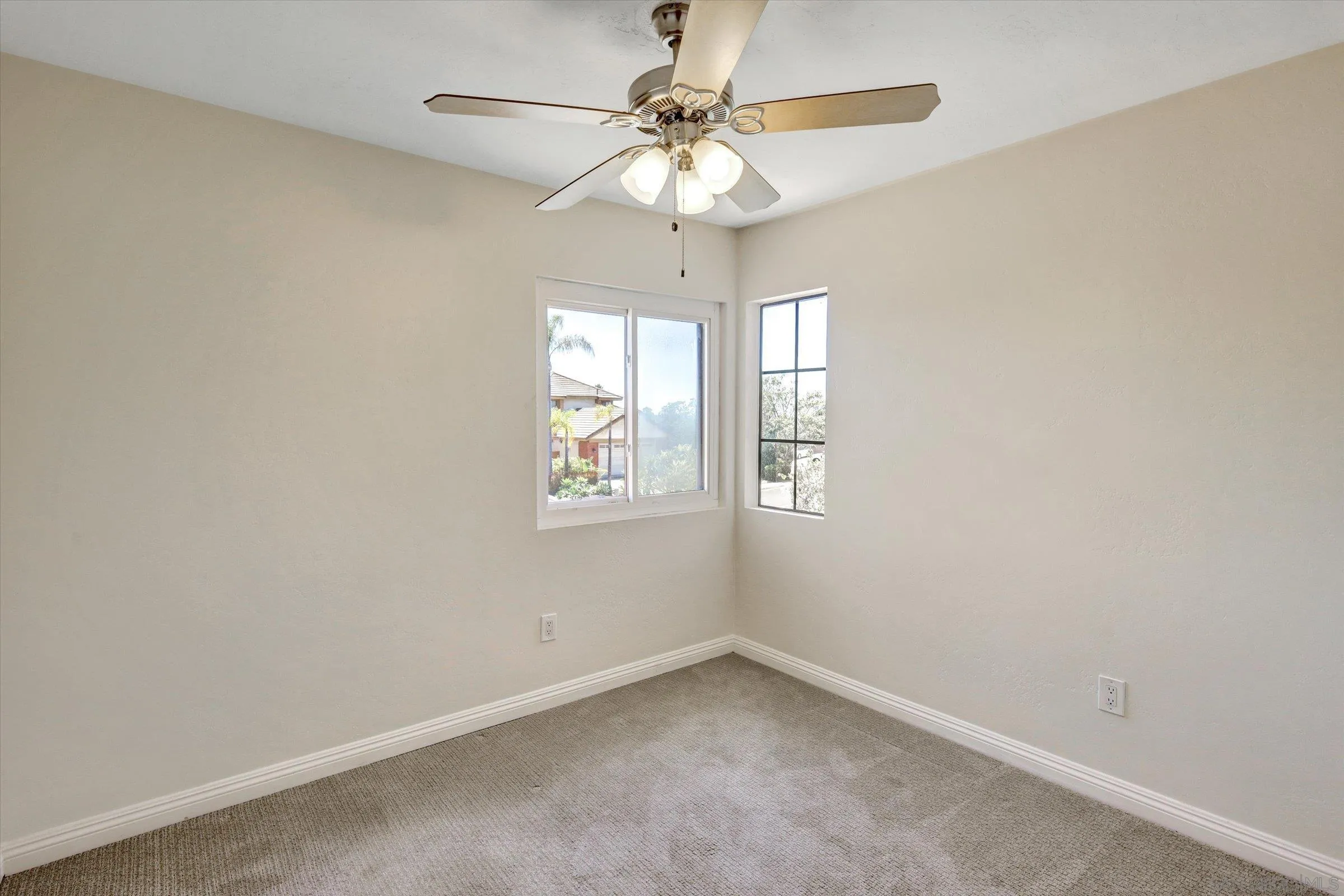 https://cdn.realtyfeed.com/cdn/127/250035139/12eccaa5bcadc048e3de557cd0a4bb98.webp