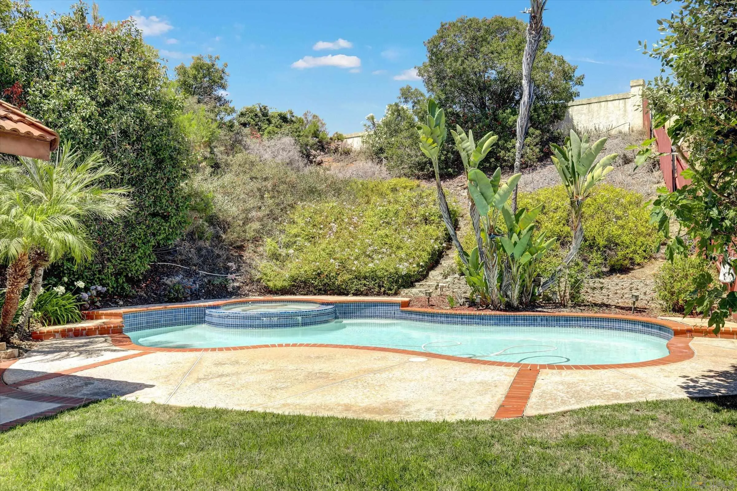 https://cdn.realtyfeed.com/cdn/127/250035139/55d5b5f40b43a57c1760961dc3a485d7.webp