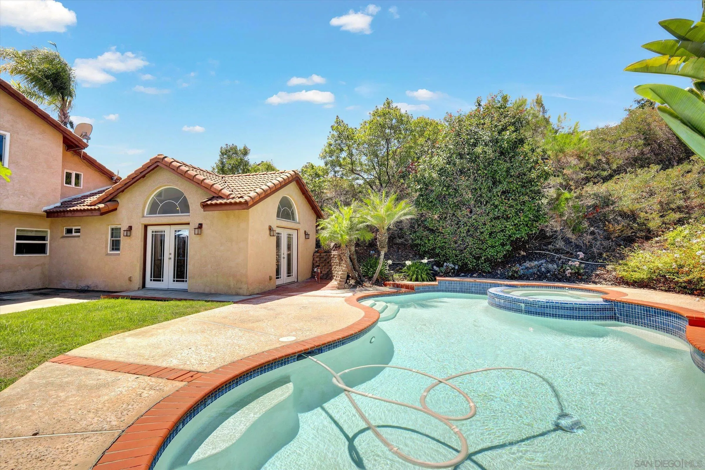 https://cdn.realtyfeed.com/cdn/127/250035139/b1979bb038946daf8de602b54367fadd.webp