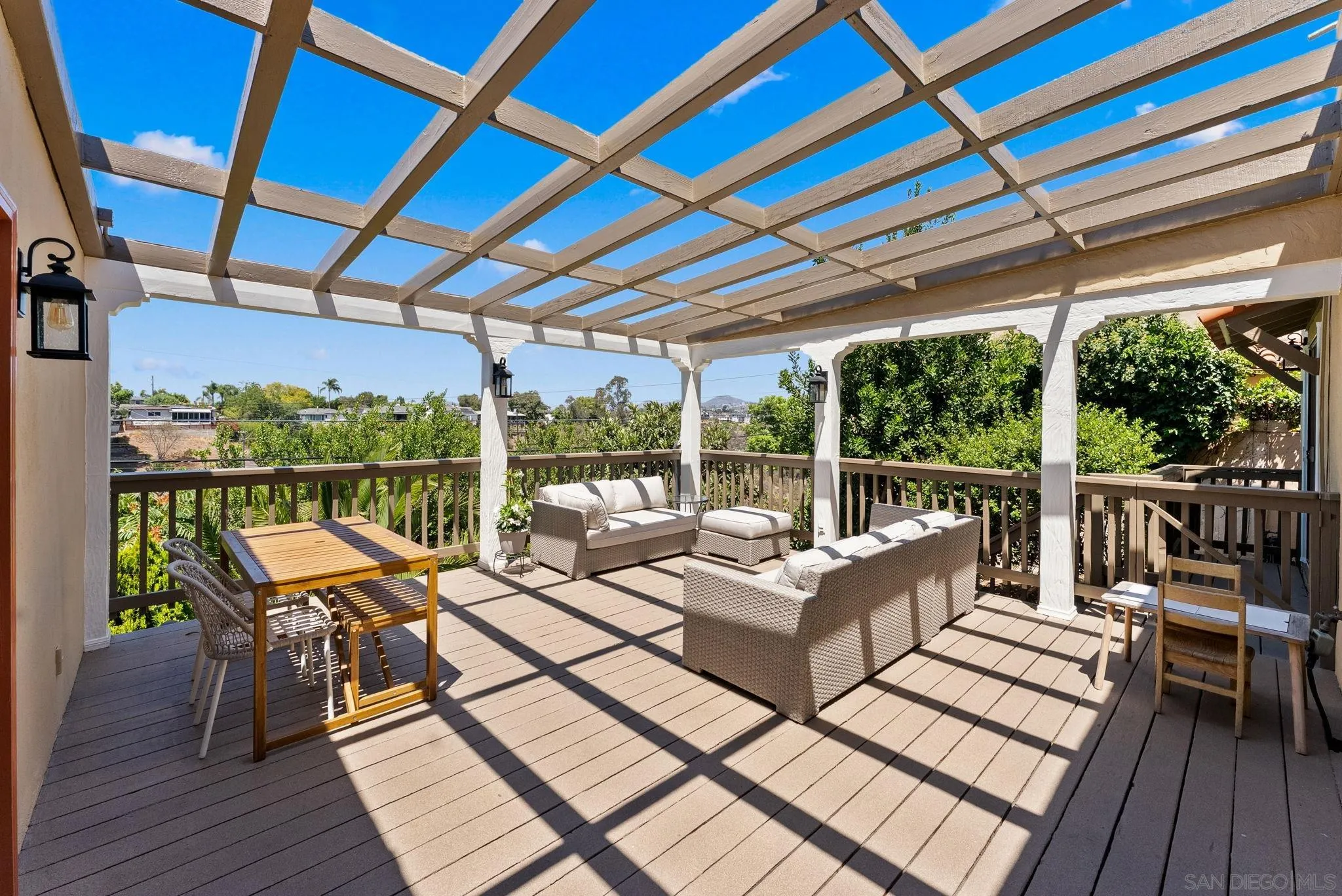 https://cdn.realtyfeed.com/cdn/127/250035144/cd4918383e0c9cf42a51b6ea495f10d8.webp
