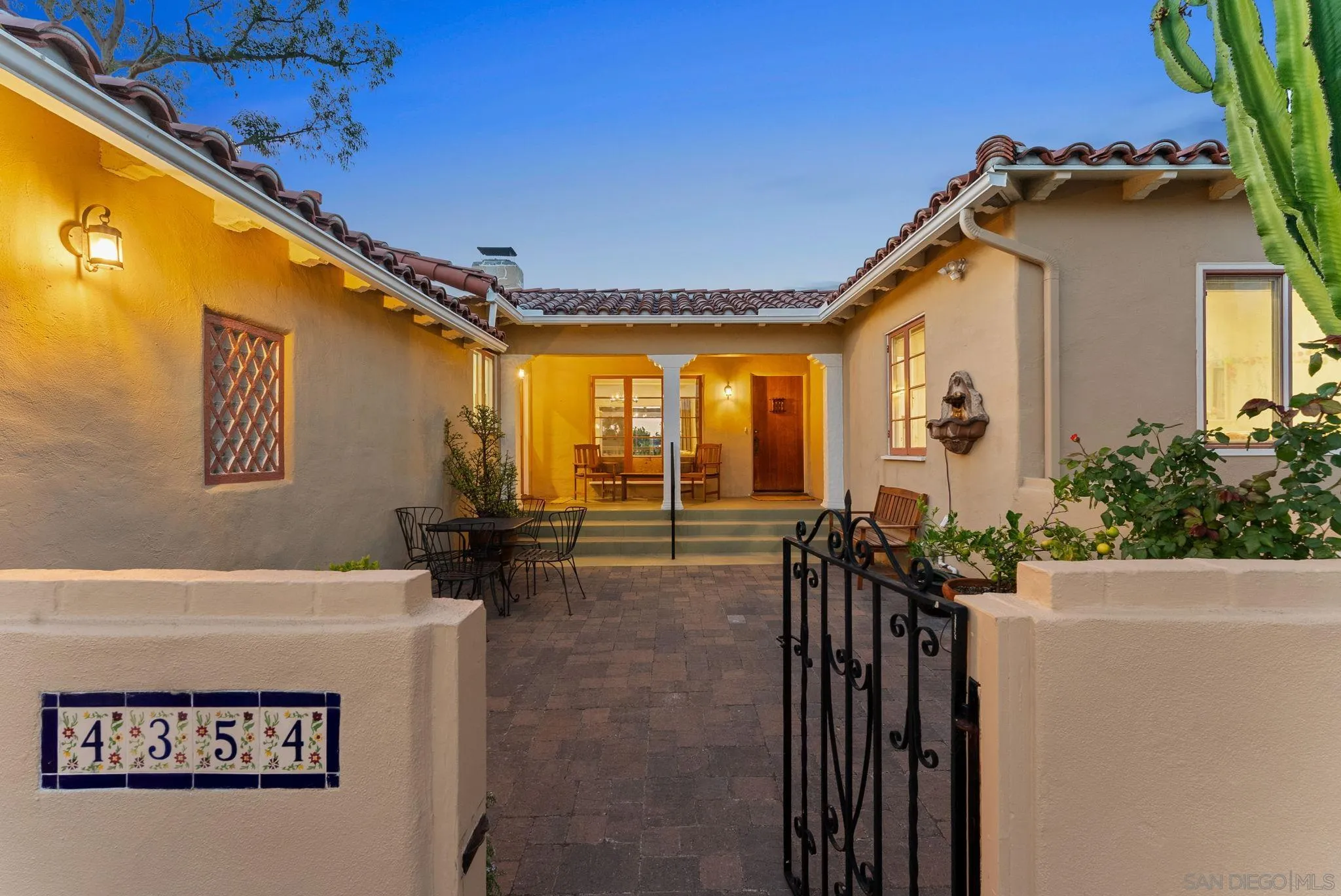 https://cdn.realtyfeed.com/cdn/127/250035144/dee189e58616845caf36928df4623961.webp