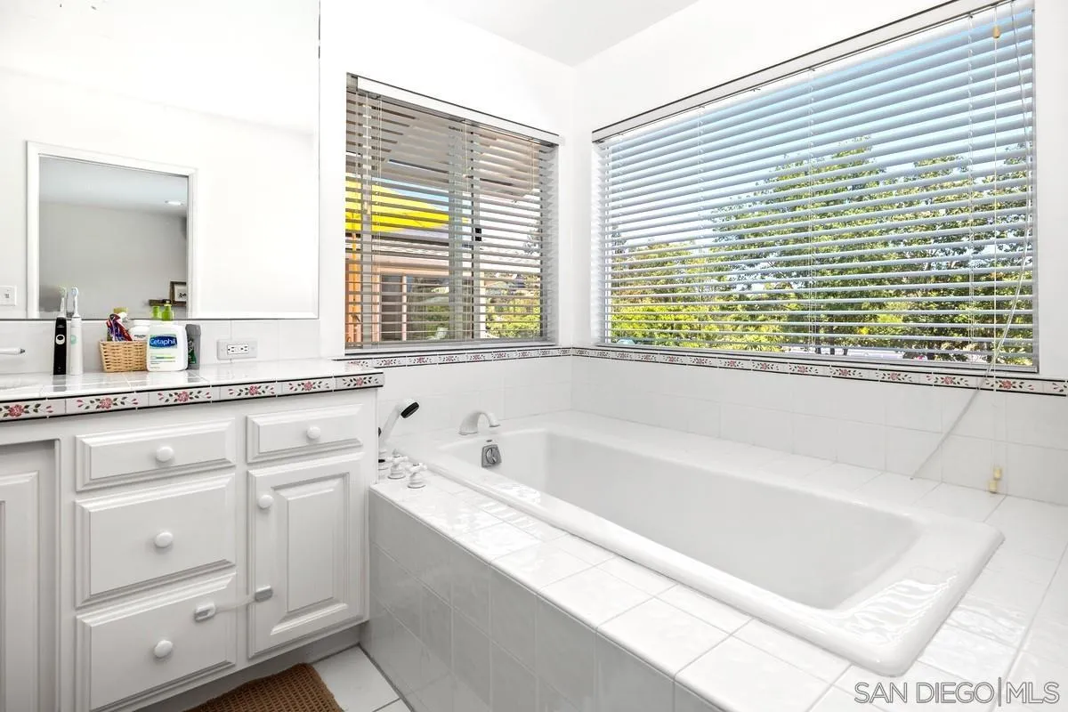 https://cdn.realtyfeed.com/cdn/127/250035149/0426d4d36c089fd63452303f41f3b9b7.webp