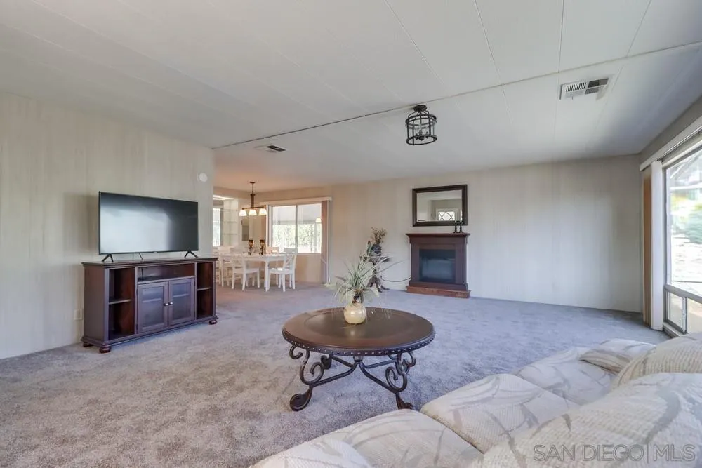 https://cdn.realtyfeed.com/cdn/127/250035156/09c8d97bad5ca9bbf1aa84bf554c85b9.webp
