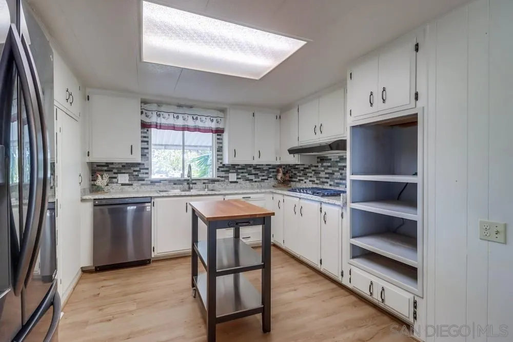 https://cdn.realtyfeed.com/cdn/127/250035156/4ba96deebbe981b1325d2722ed8d36f9.webp