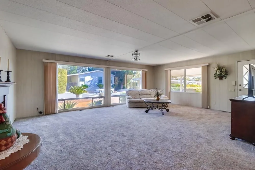 https://cdn.realtyfeed.com/cdn/127/250035156/662e57bd6ce2638199d6c348a006398d.webp