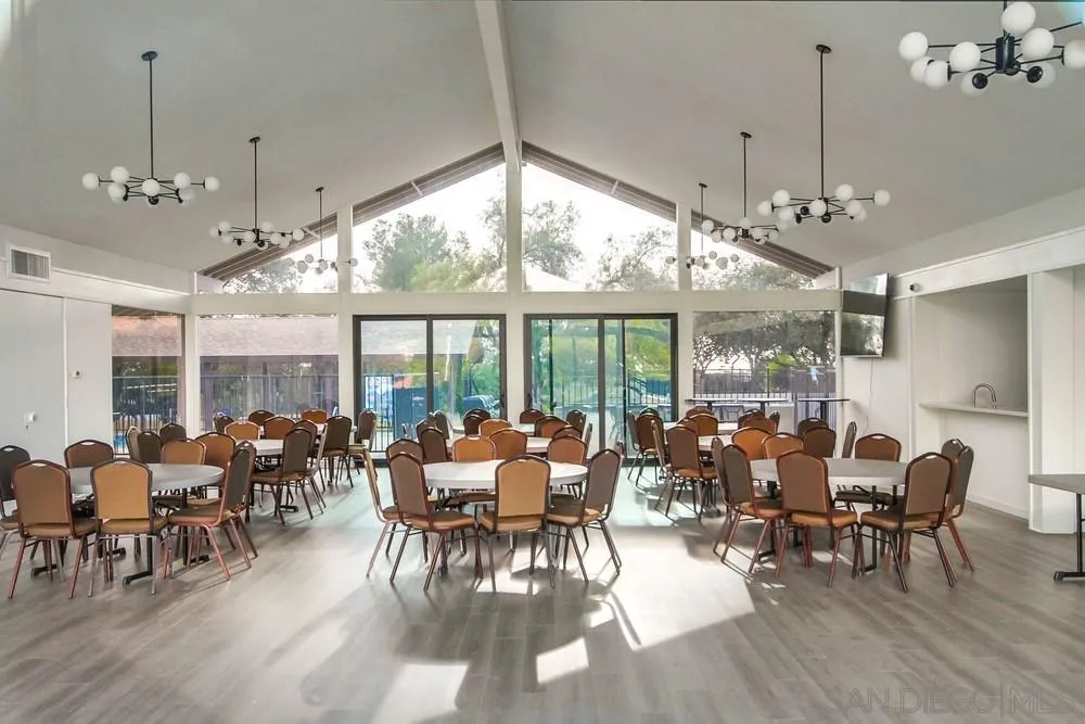 https://cdn.realtyfeed.com/cdn/127/250035156/683cbfb38502be06f94778b87c3036a1.webp