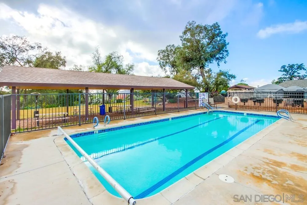https://cdn.realtyfeed.com/cdn/127/250035156/701d2318a2cbca960444530a48568651.webp