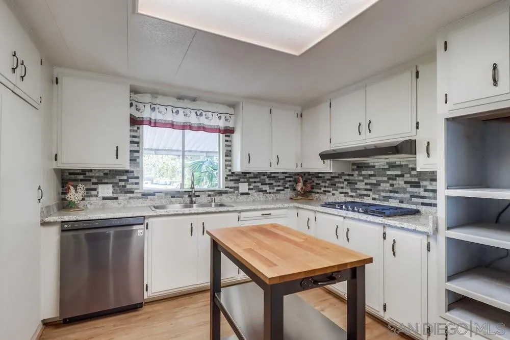 https://cdn.realtyfeed.com/cdn/127/250035156/8590505077a9ea2fb0b4b9745537753a.webp