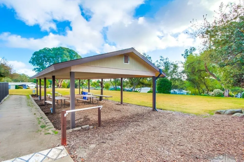 https://cdn.realtyfeed.com/cdn/127/250035156/ce19c062bbfa8e1681626101009fbd41.webp