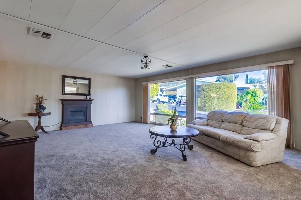 https://cdn.realtyfeed.com/cdn/127/250035156/ceb980d4fa6f4c14df543607c761ad0a.webp