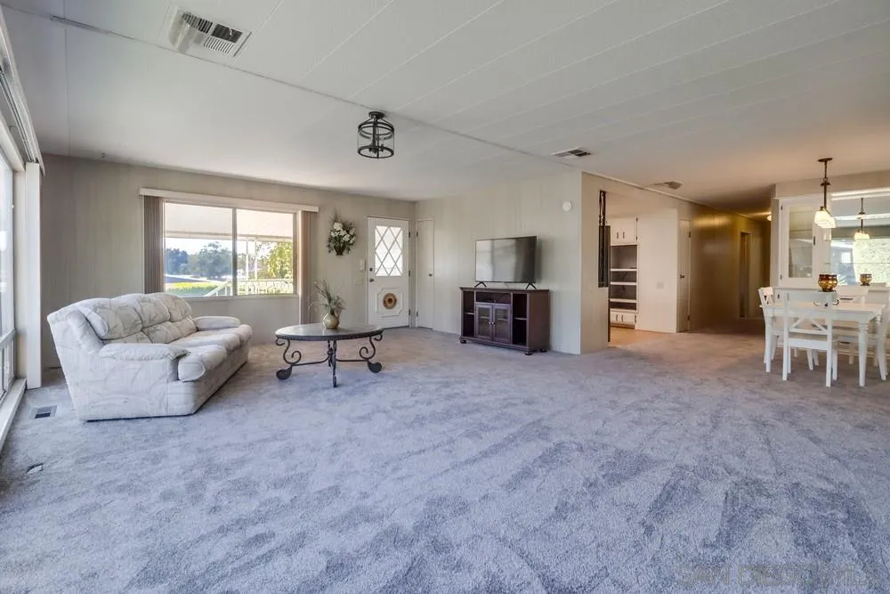 https://cdn.realtyfeed.com/cdn/127/250035156/cf72b91e8cac6a6b483d00f8037e6834.webp