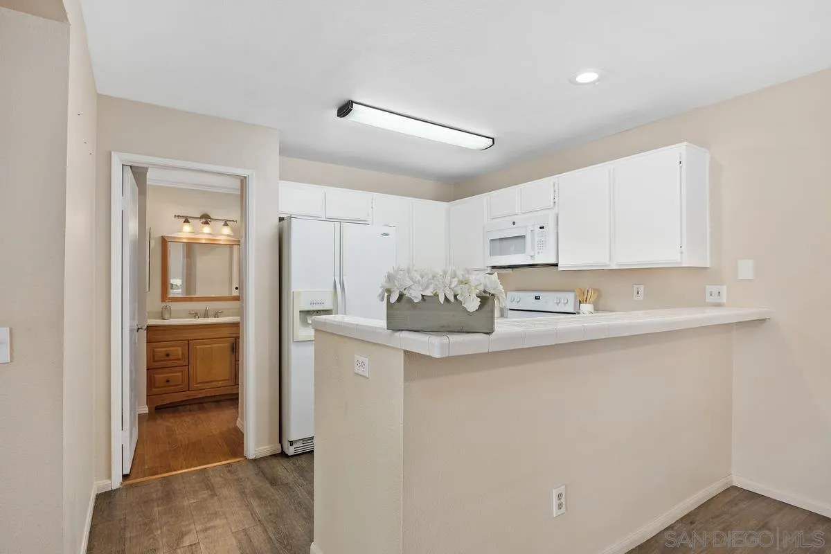 Photo #8: 250035157 Listing: Photo #8