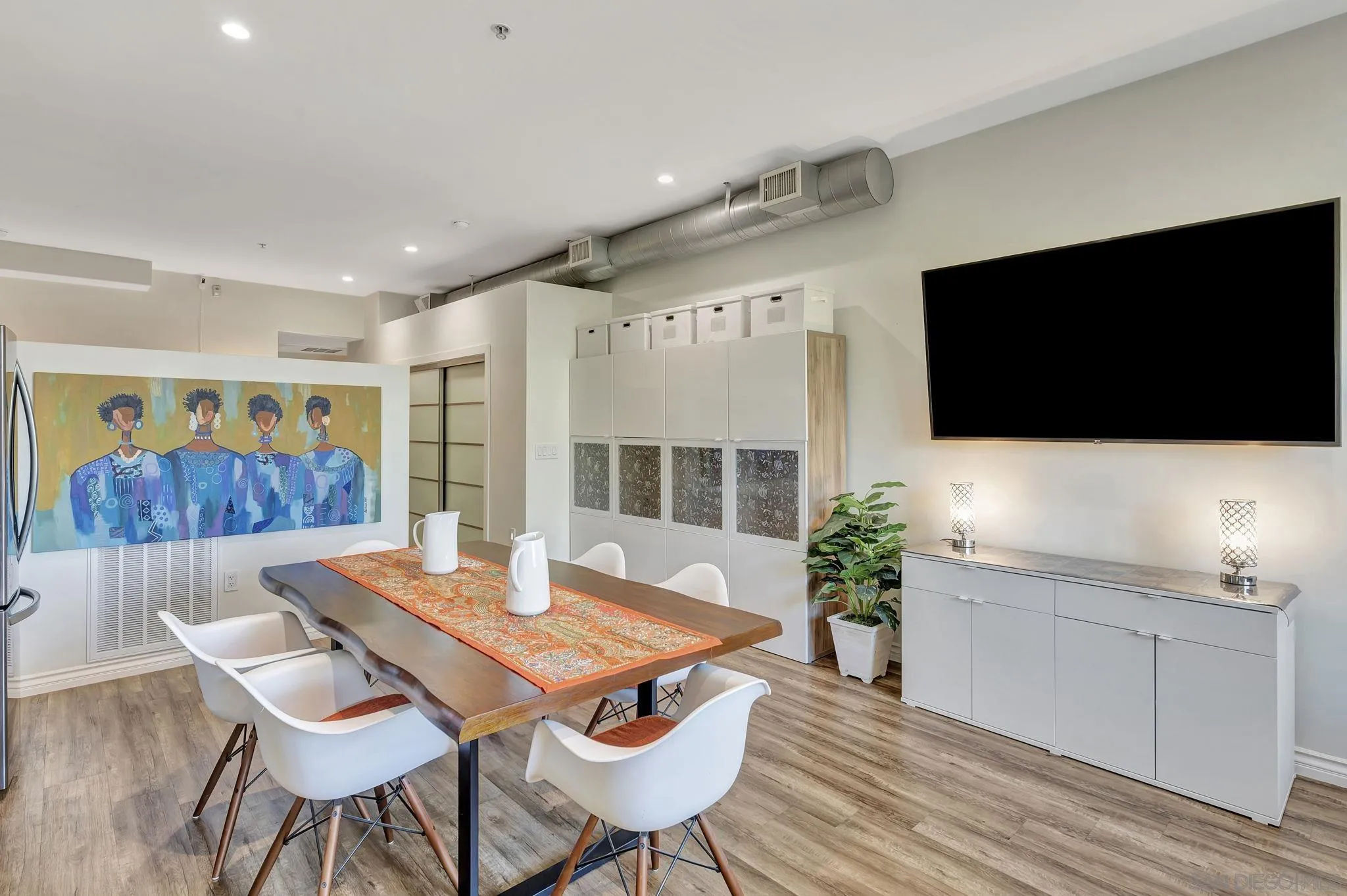 https://cdn.realtyfeed.com/cdn/127/250035158/00c1efbae74b931914f2bae825cdd321.webp