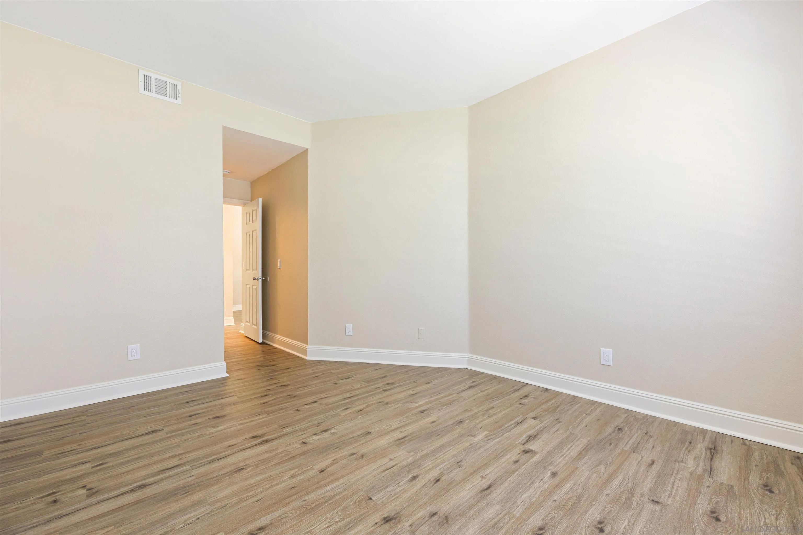 Photo #23: 250035174 Listing: Photo #23