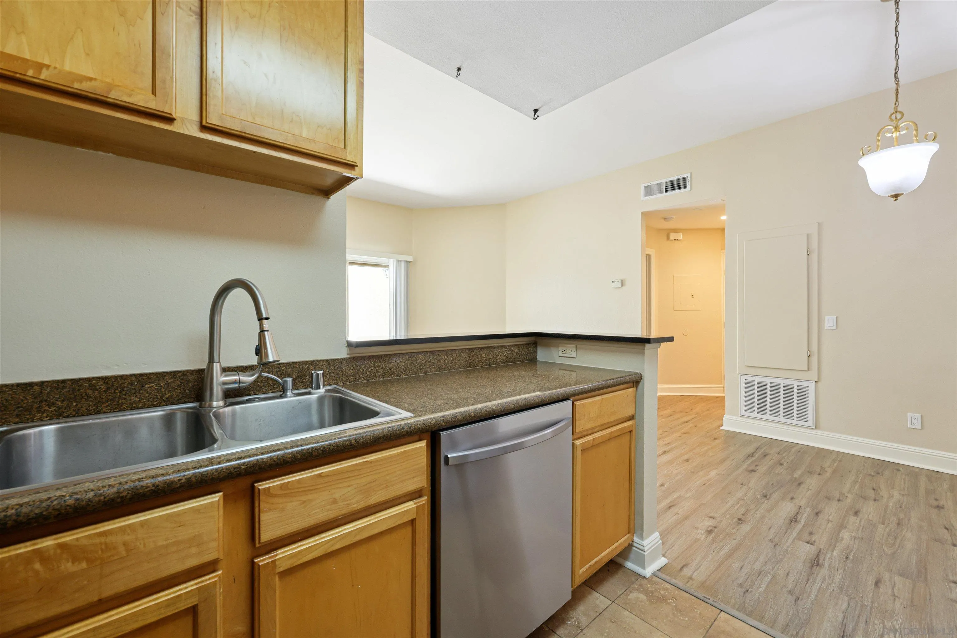 Photo #16: 250035174 Listing: Photo #16