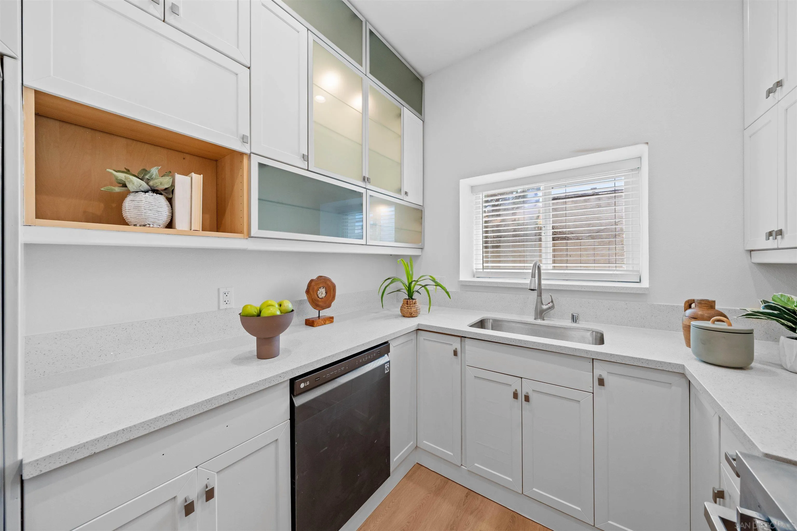 Photo #8: 250035176 Listing: Photo #8