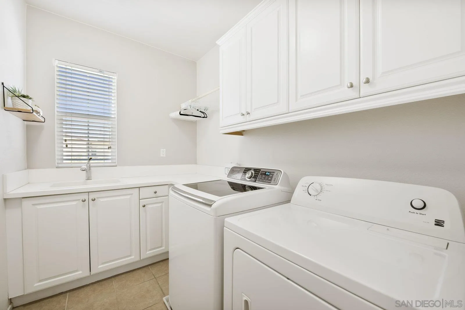 https://cdn.realtyfeed.com/cdn/127/250035193/1003e6e45a412f230ba9f85ba2d68183.webp