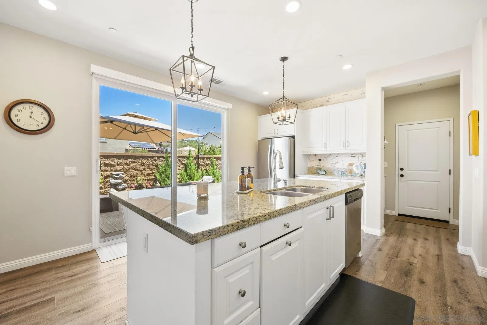 https://cdn.realtyfeed.com/cdn/127/250035193/19fb534591e4384a3791d551fa53711a.webp