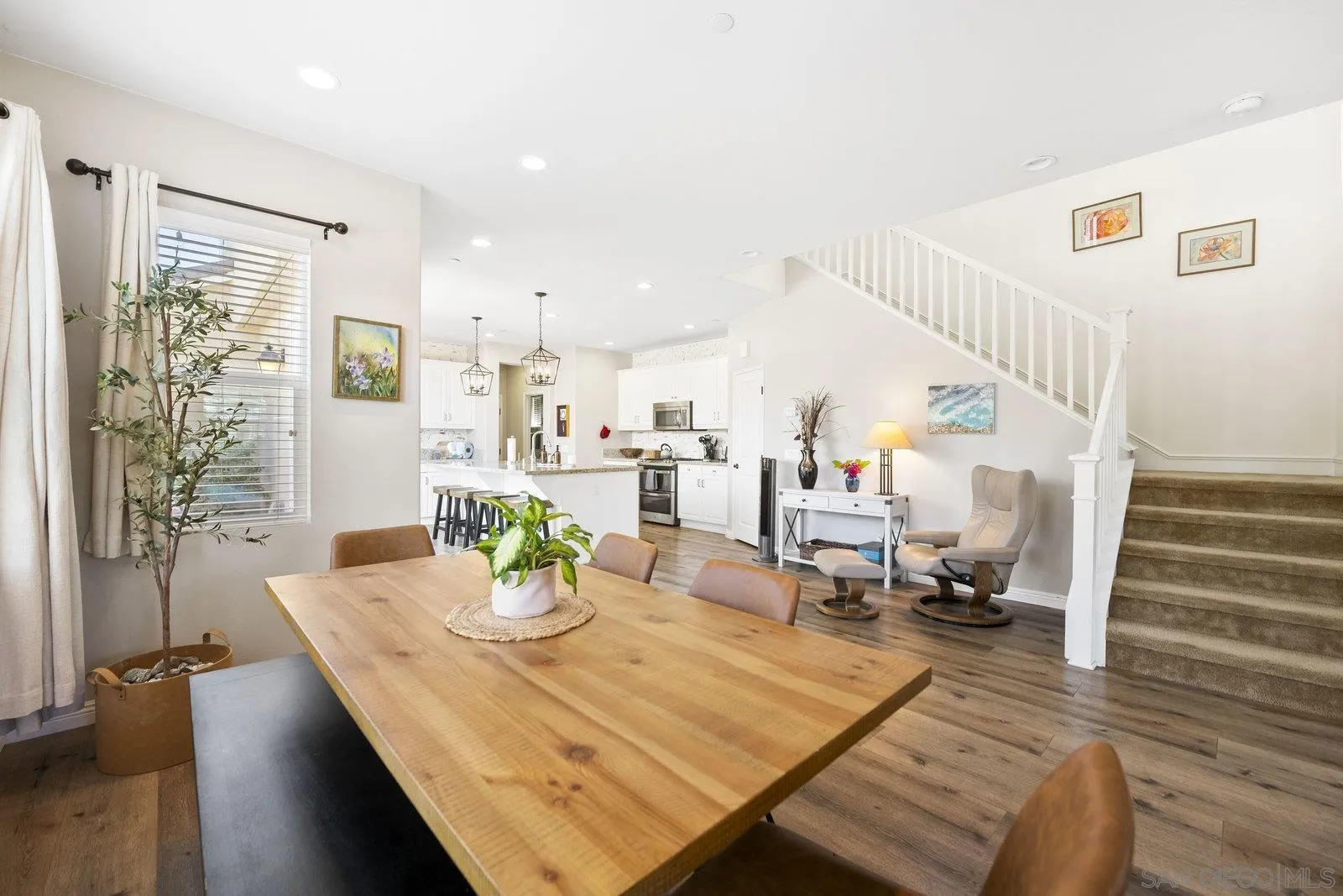 https://cdn.realtyfeed.com/cdn/127/250035193/7866f7222628871a04db6ce9f1fa5478.webp