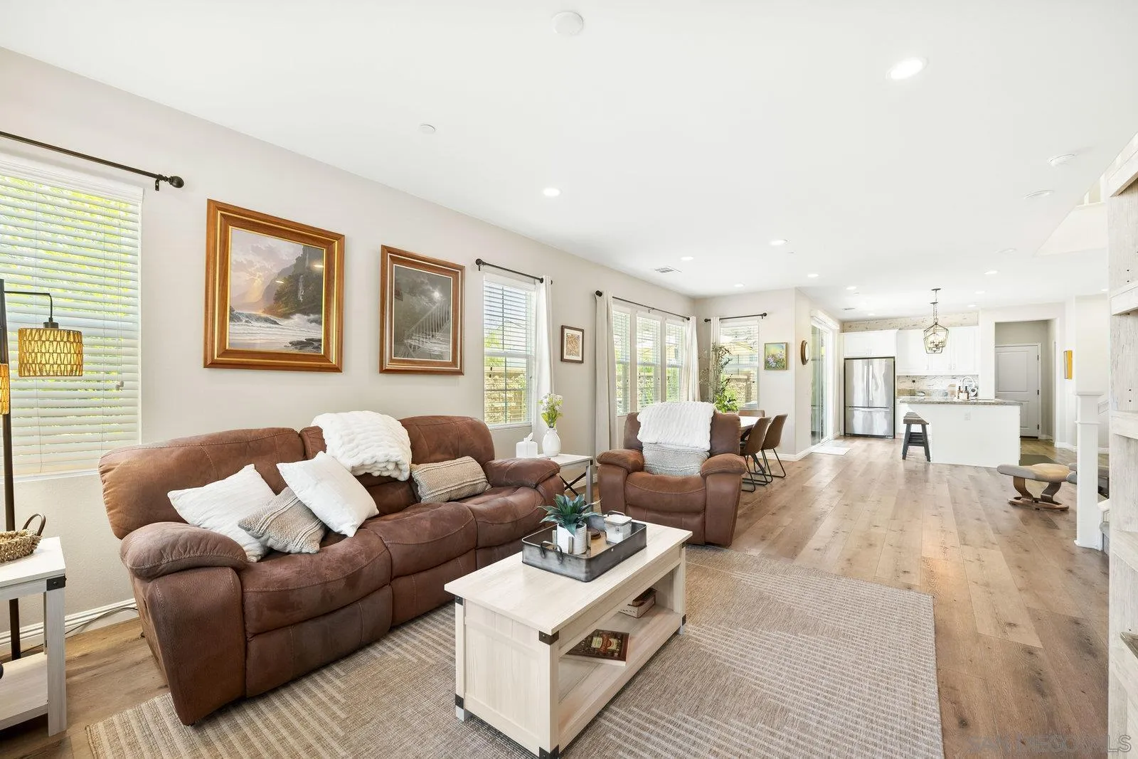 https://cdn.realtyfeed.com/cdn/127/250035193/9a9bc6e7f91a7f2db04d1a35704e03d5.webp
