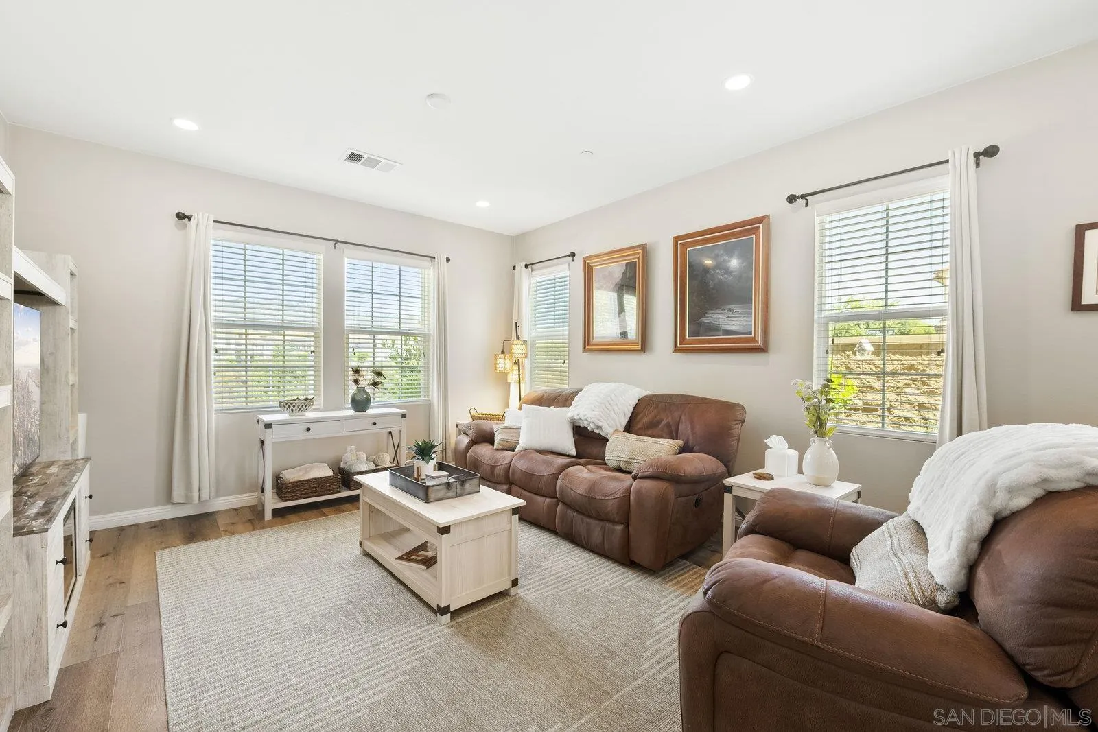 https://cdn.realtyfeed.com/cdn/127/250035193/9f80cead82657cf5e6909cd5e9b78ddc.webp